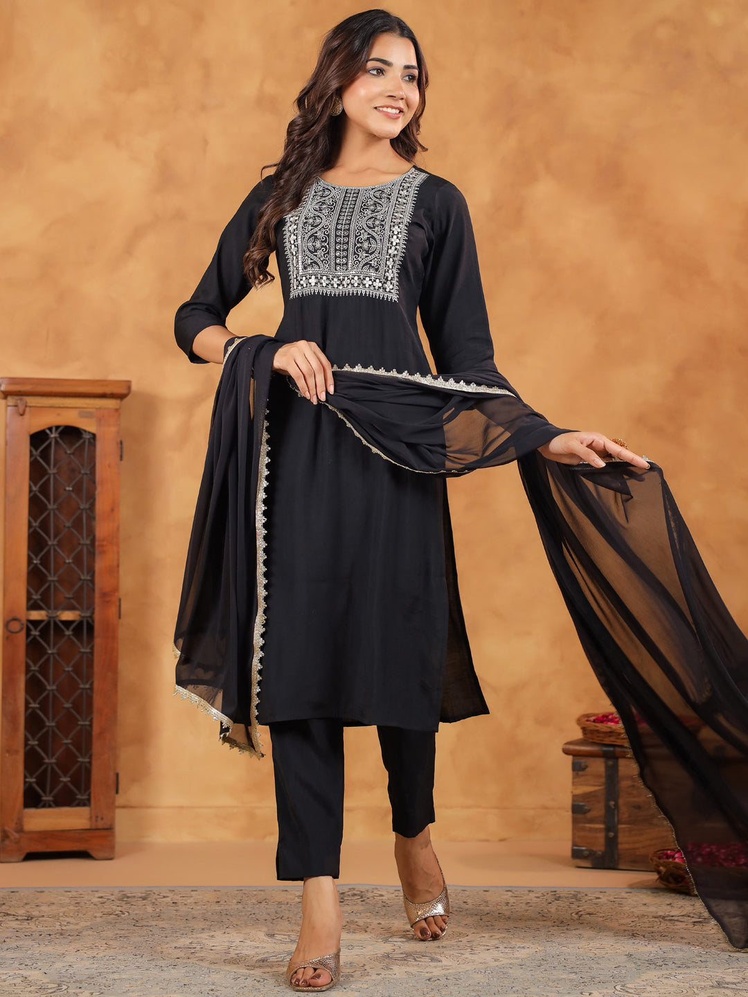 Janasya Dark Chanderi Embroidered Straight Kurta Set 