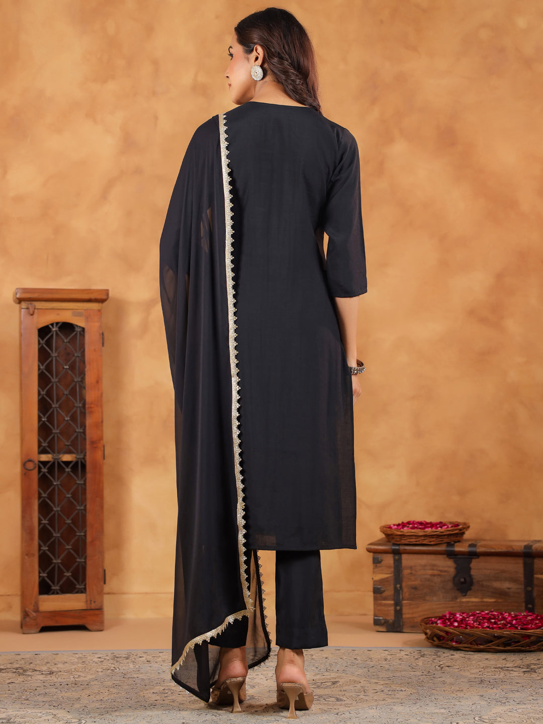Janasya Dark Chanderi Embroidered Straight Kurta Set 
