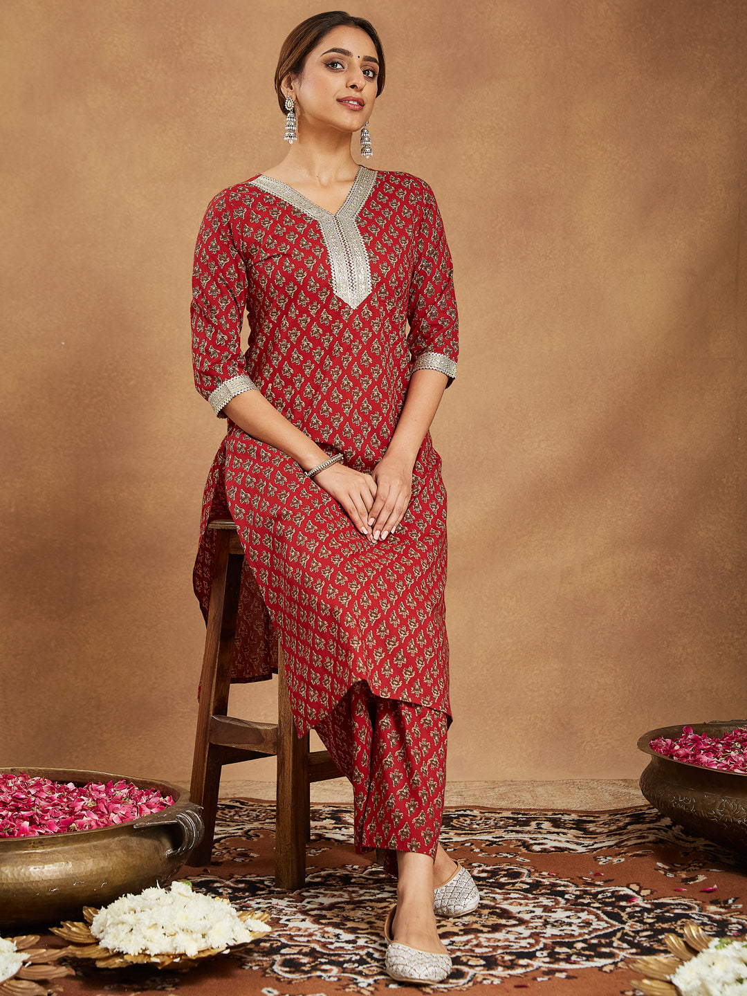 Janasya Dark Cotton Floral Straight Kurta Set 