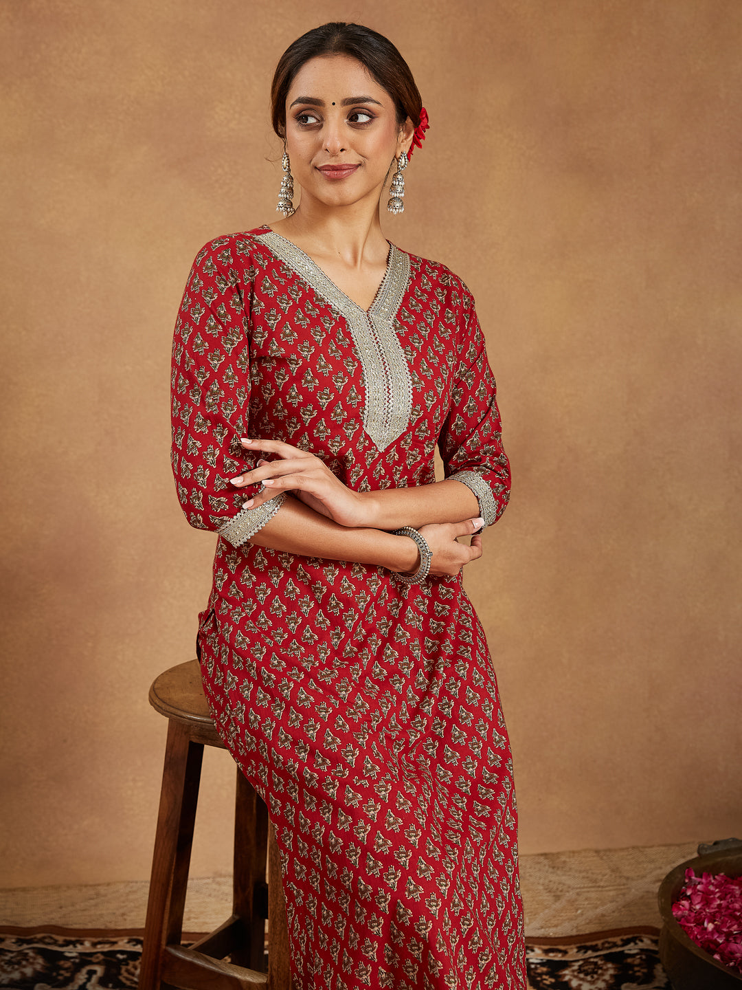 Janasya Dark Cotton Floral Straight Kurta Set 