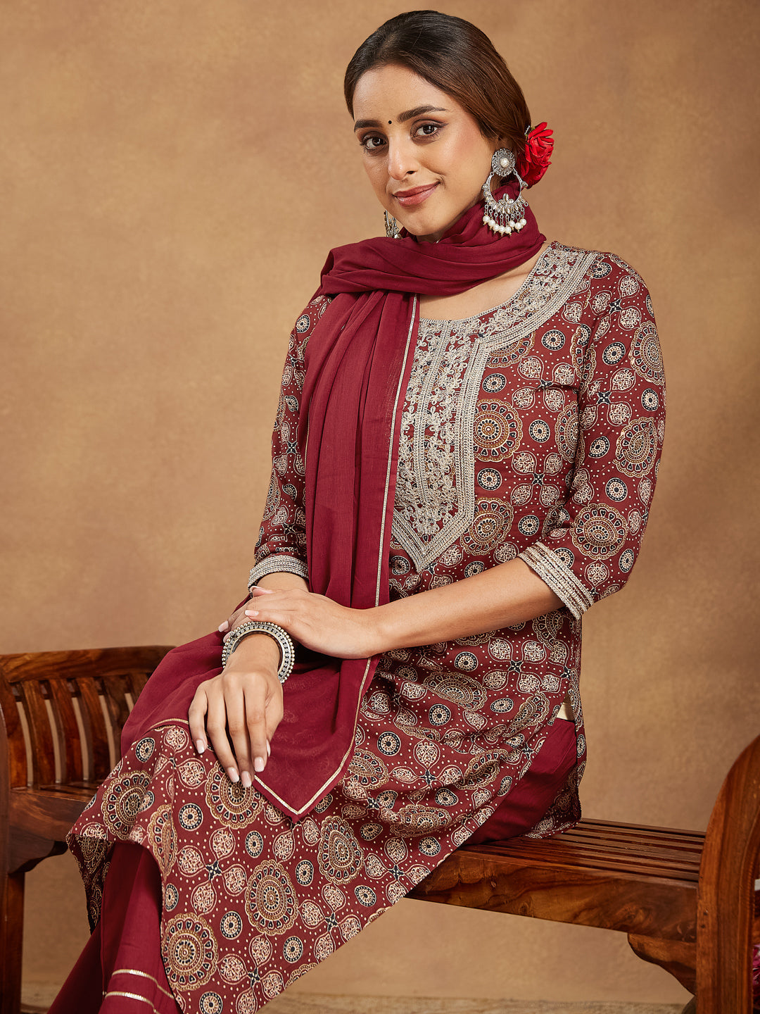 Janasya Dark Cotton Ethnic Motifs Straight Kurta Set 