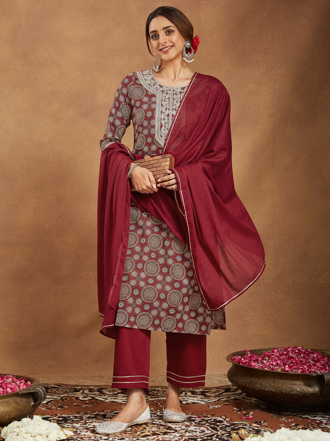 Janasya Dark Cotton Ethnic Motifs Straight Kurta Set 