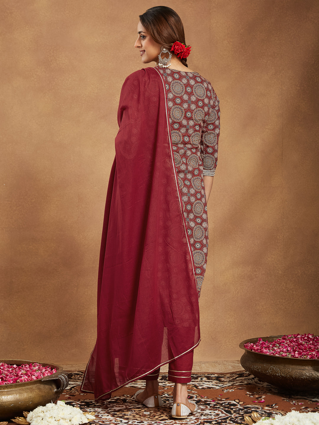 Janasya Dark Cotton Ethnic Motifs Straight Kurta Set 