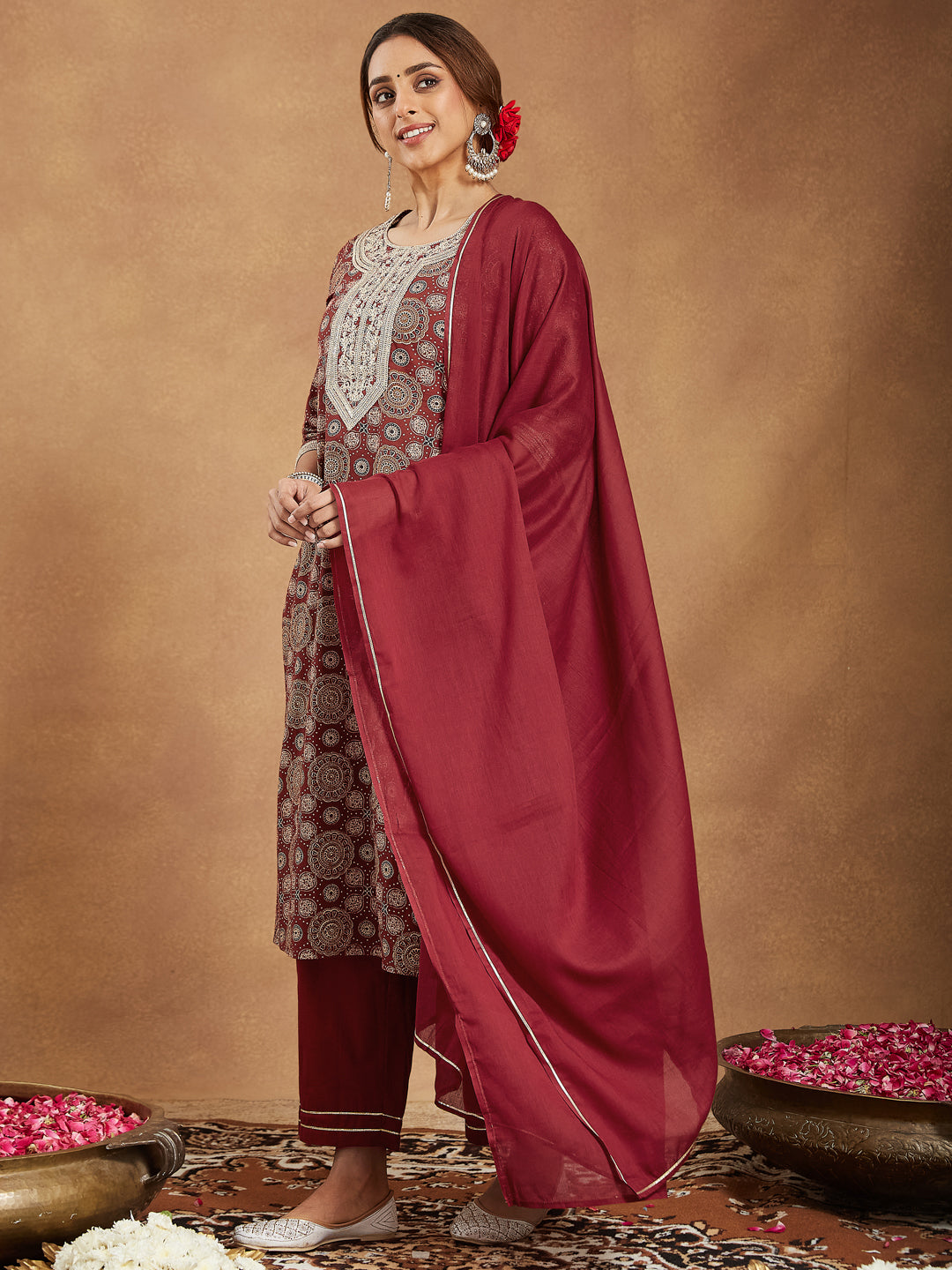 Janasya Dark Cotton Ethnic Motifs Straight Kurta Set 