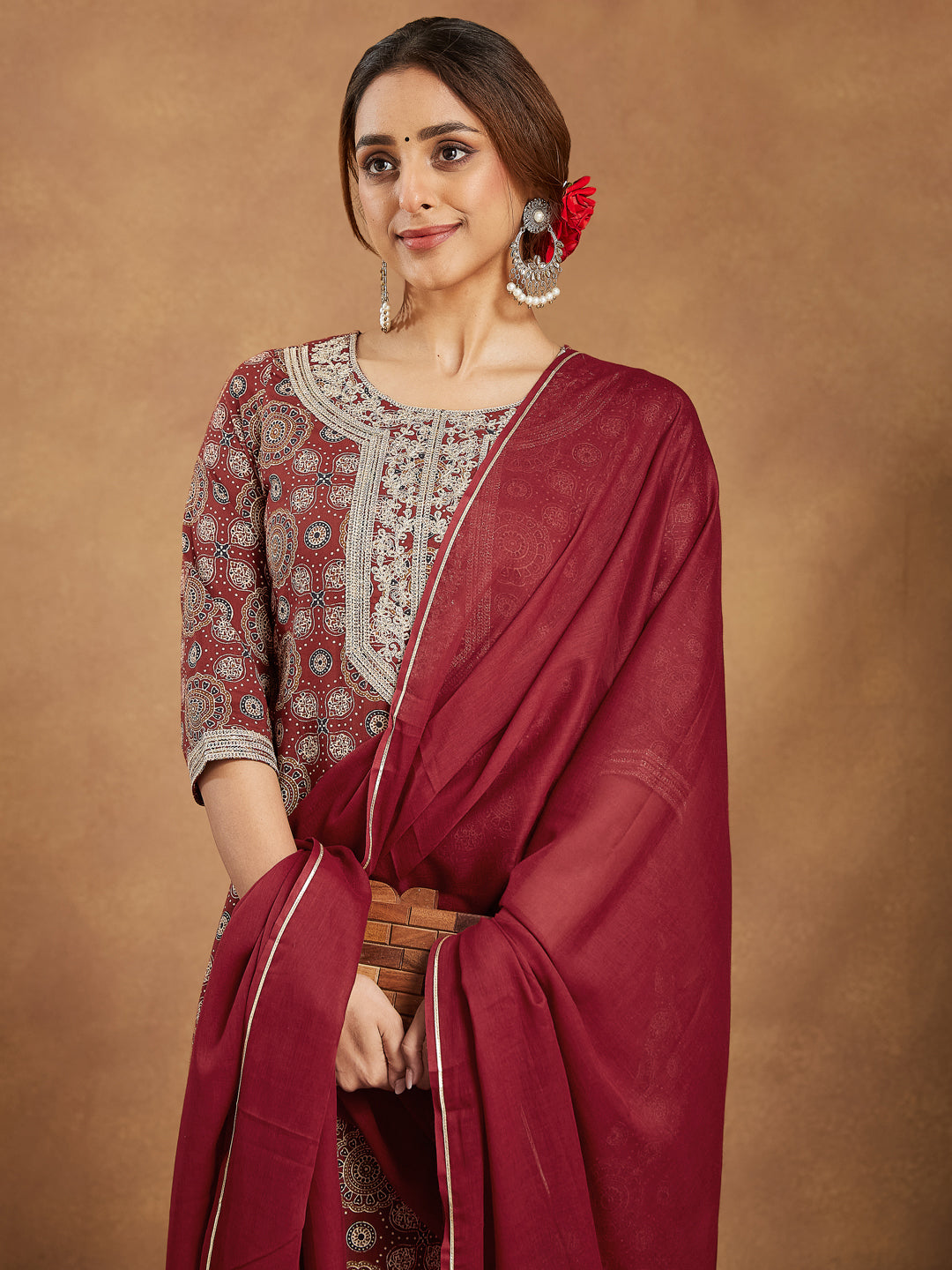 Janasya Dark Cotton Ethnic Motifs Straight Kurta Set 