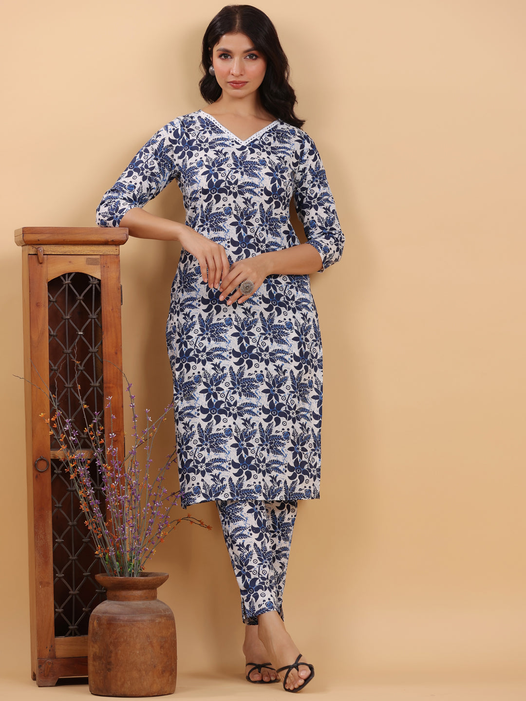 Janasya Light Cotton Floral Straight Kurta Set 