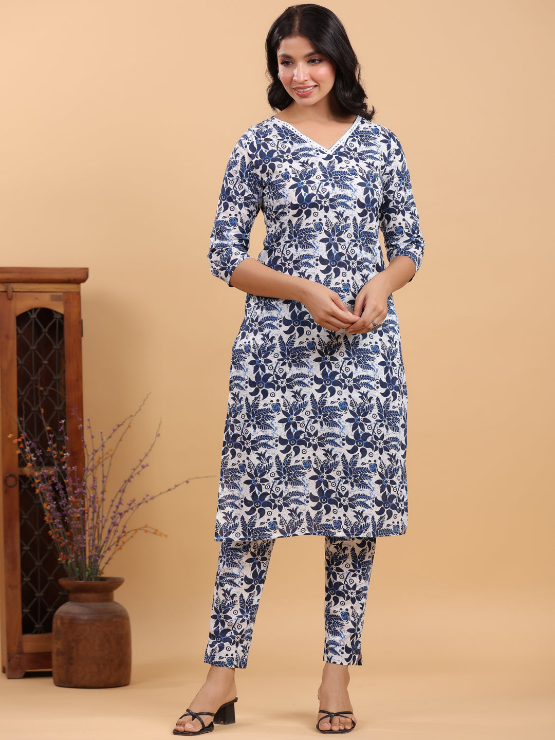 Janasya Light Cotton Floral Straight Kurta Set 