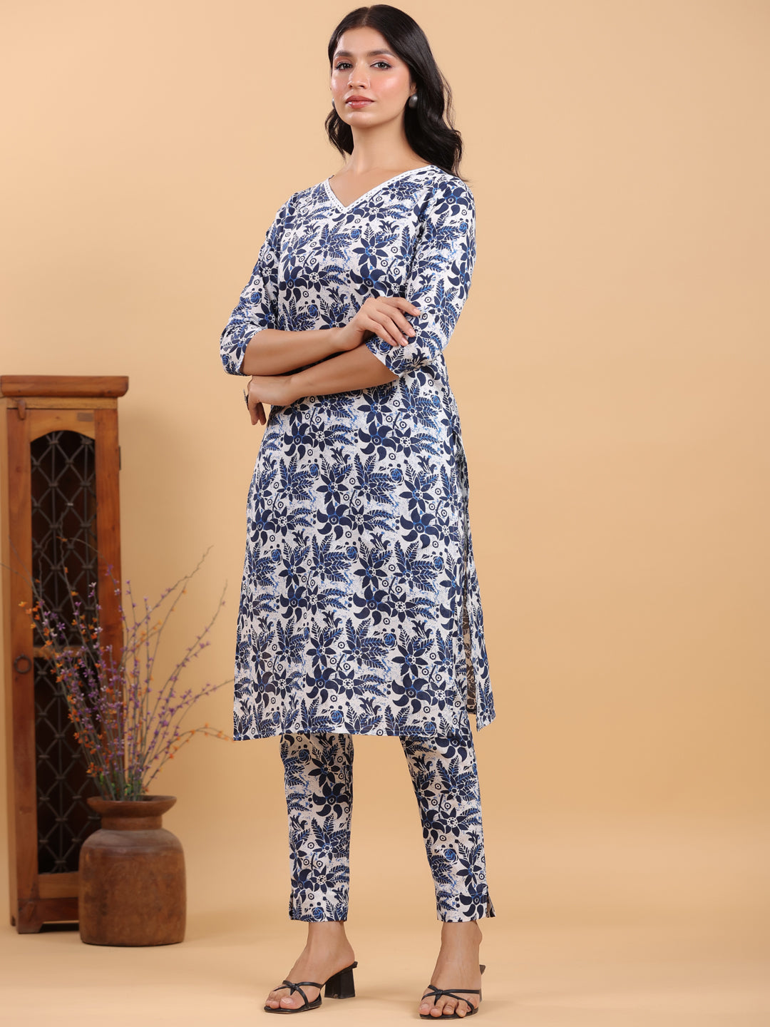 Janasya Light Cotton Floral Straight Kurta Set 