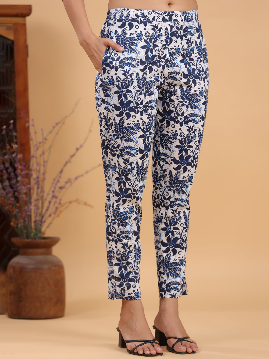 Janasya Light Cotton Floral Straight Kurta Set 
