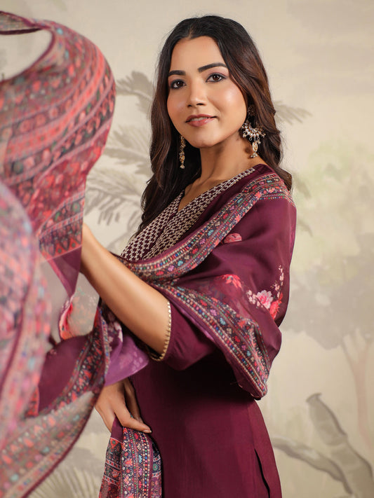 Janasya Dark Chanderi Yoke Embroidery Straight Kurta Set 