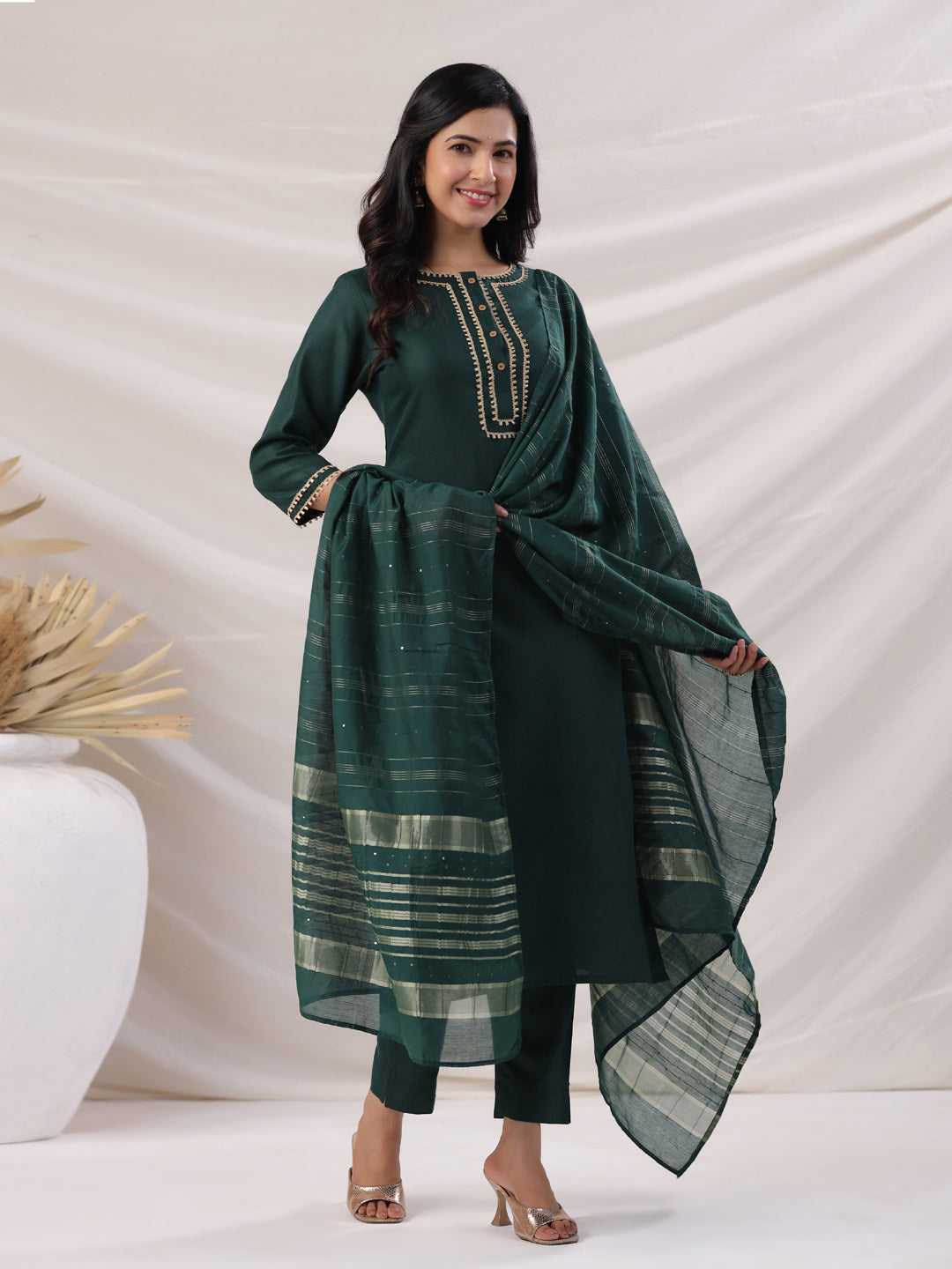 Janasya Dark Cotton Blend Yoke Design Straight Kurta Set 