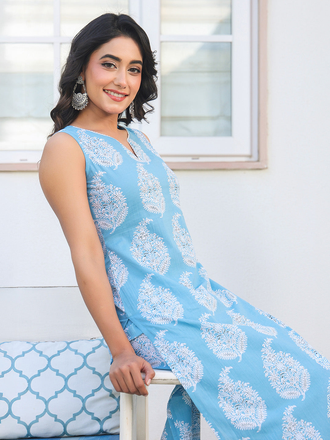 Janasya Light Cotton Ethnic Motifs Straight Kurta Set 