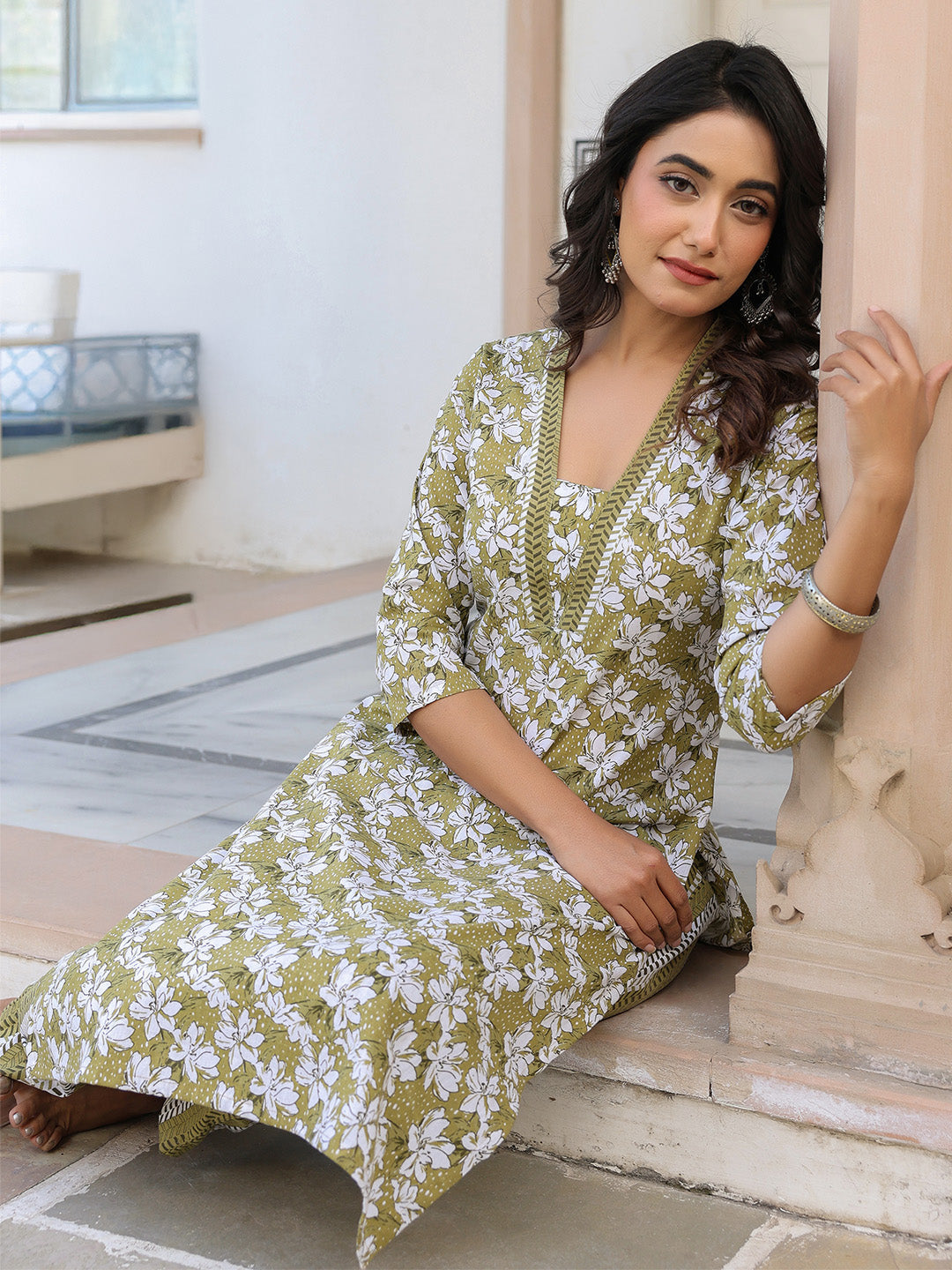 Janasya Dark Cotton Floral Straight Kurta Set 