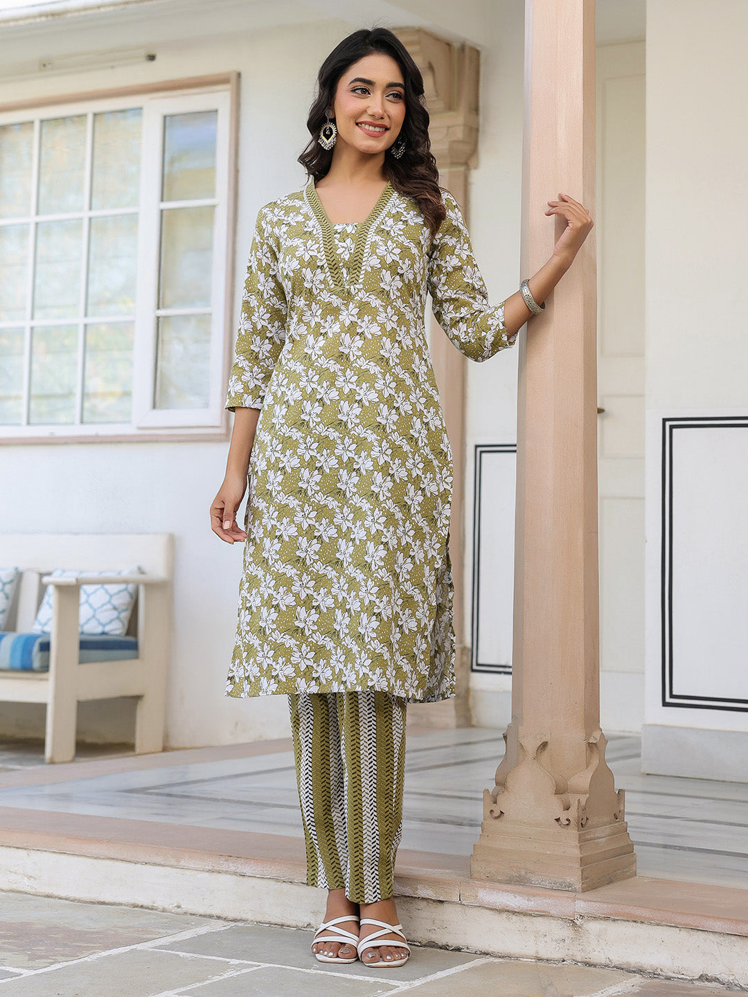 Janasya Dark Cotton Floral Straight Kurta Set 