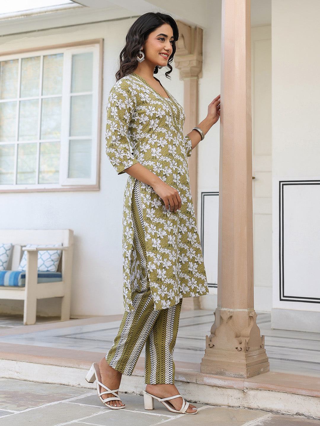 Janasya Dark Cotton Floral Straight Kurta Set 
