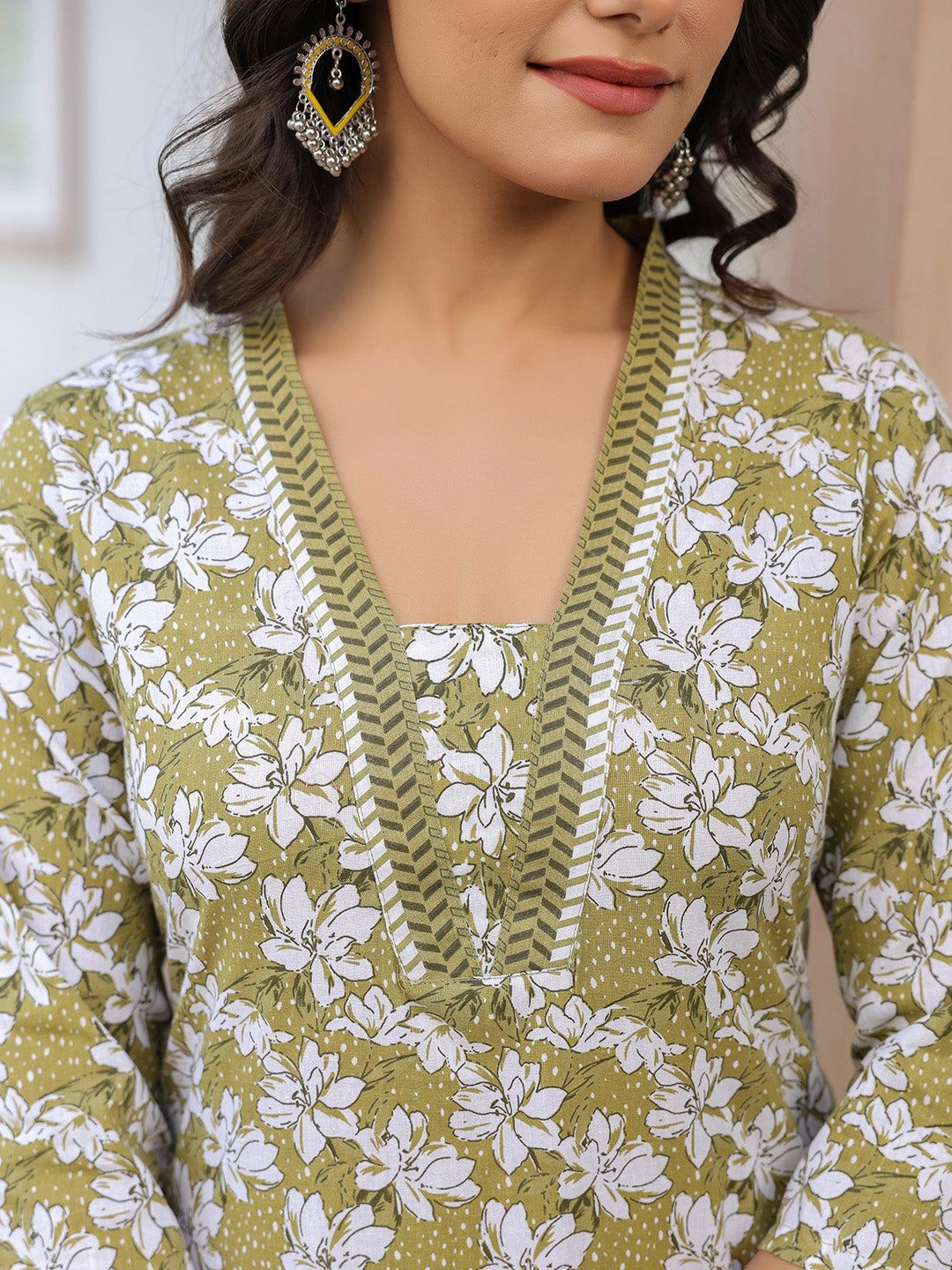 Janasya Dark Cotton Floral Straight Kurta Set 