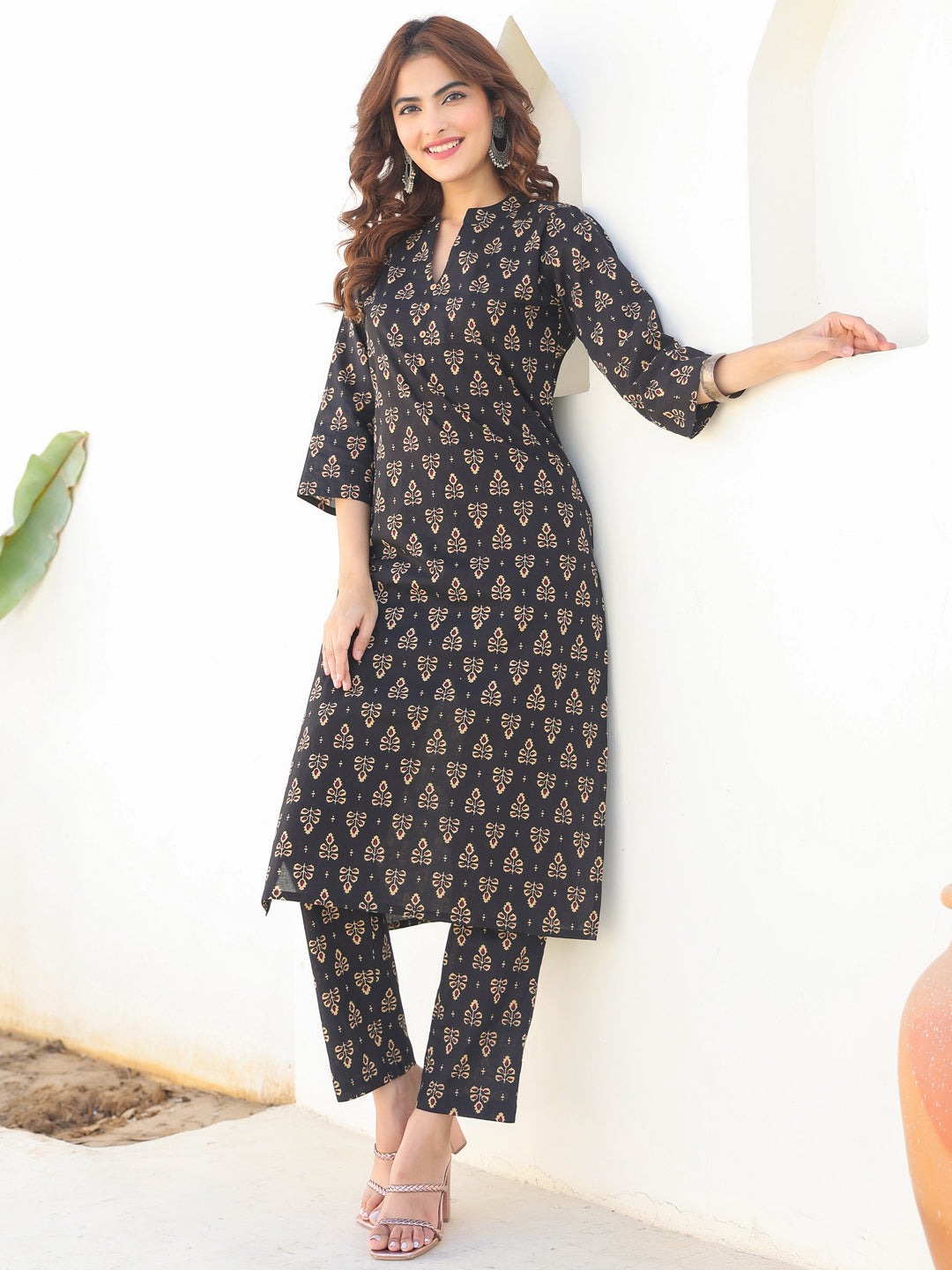 Janasya Dark Cotton Floral Straight Kurta Set 