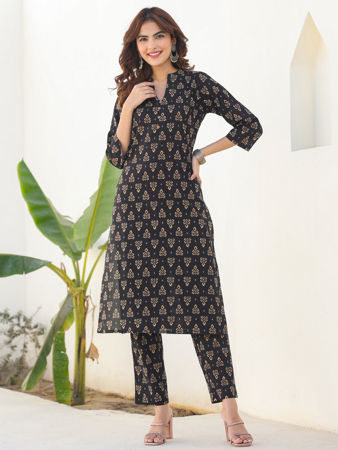 Janasya Dark Cotton Floral Straight Kurta Set 