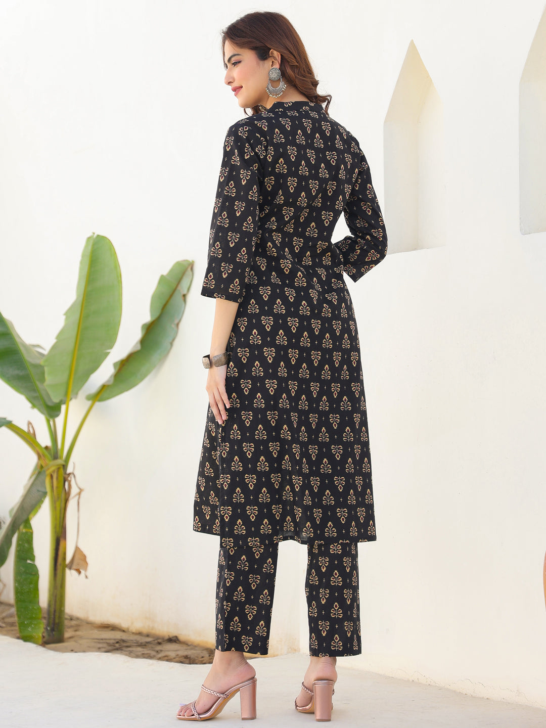 Janasya Dark Cotton Floral Straight Kurta Set 