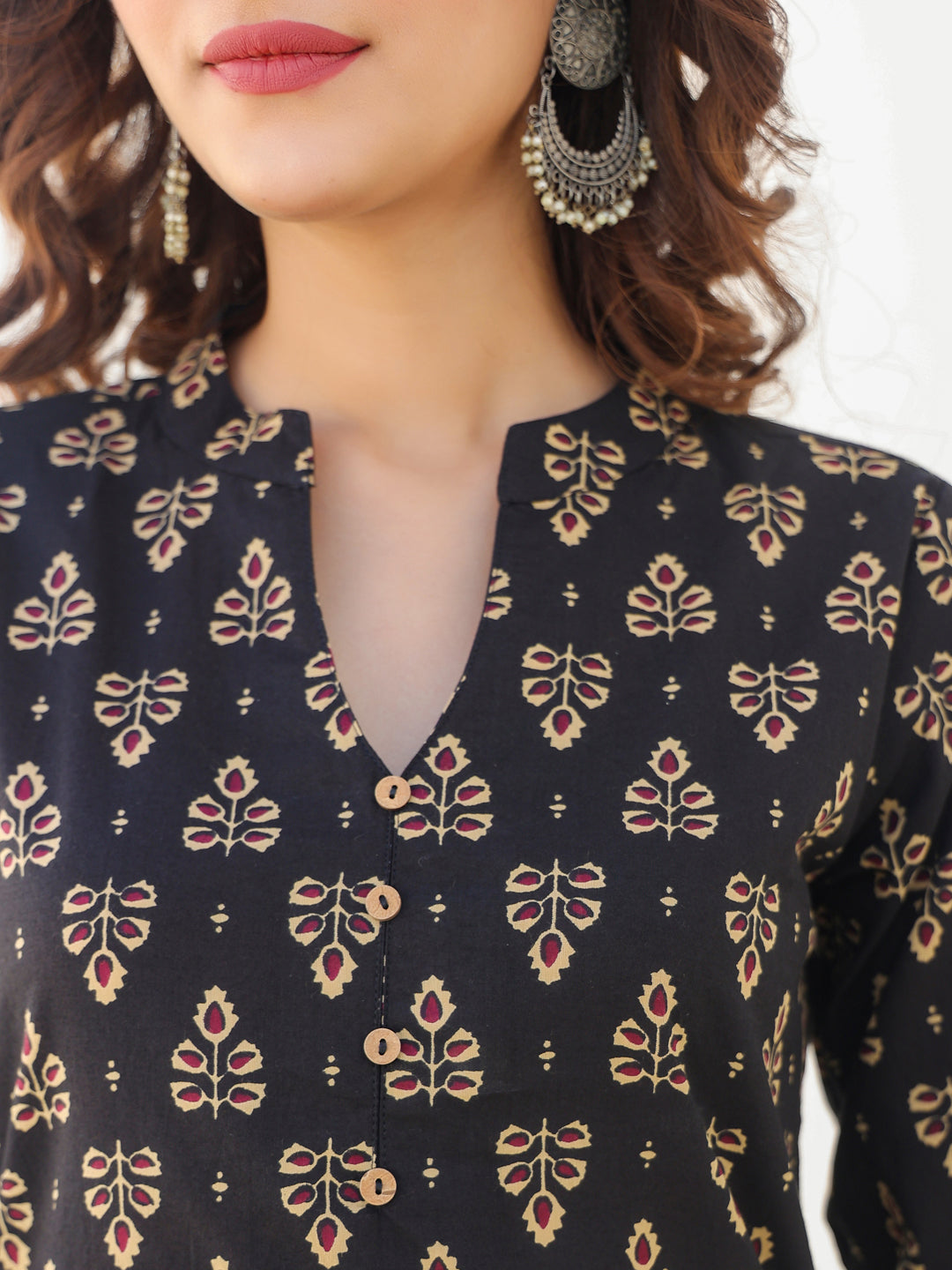 Janasya Dark Cotton Floral Straight Kurta Set 