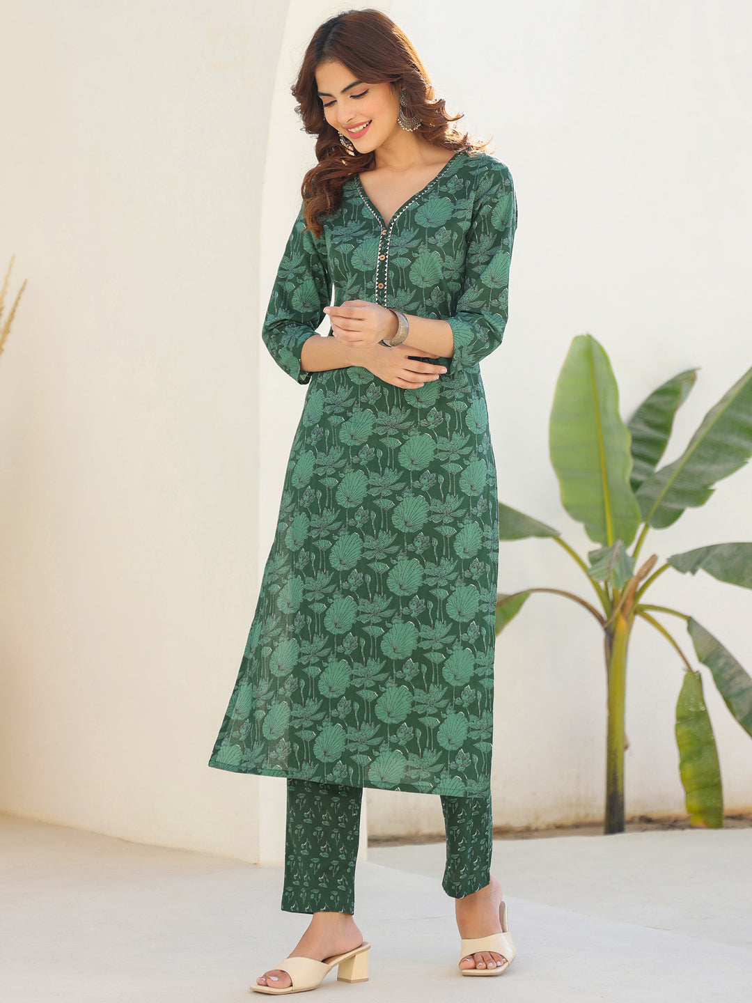 Janasya Dark Cotton Floral Straight Kurta Set 
