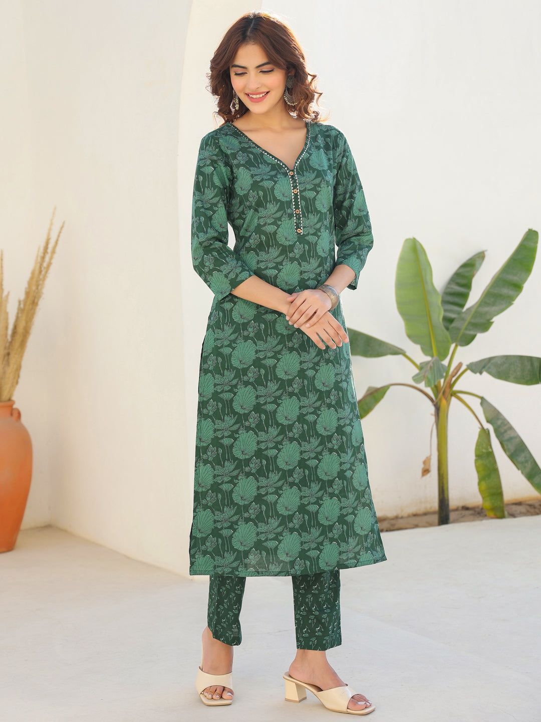 Janasya Dark Cotton Floral Straight Kurta Set 