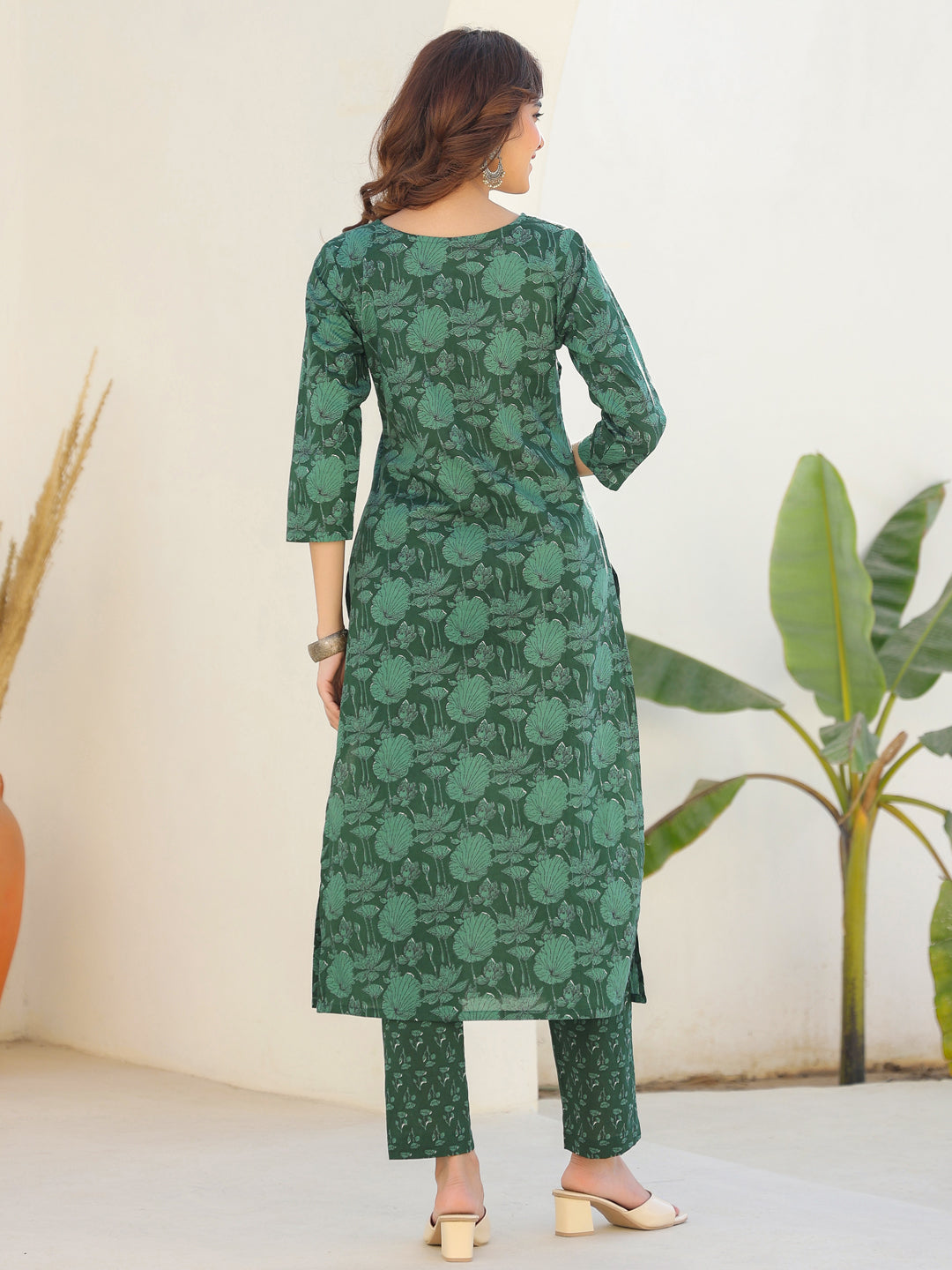 Janasya Dark Cotton Floral Straight Kurta Set 