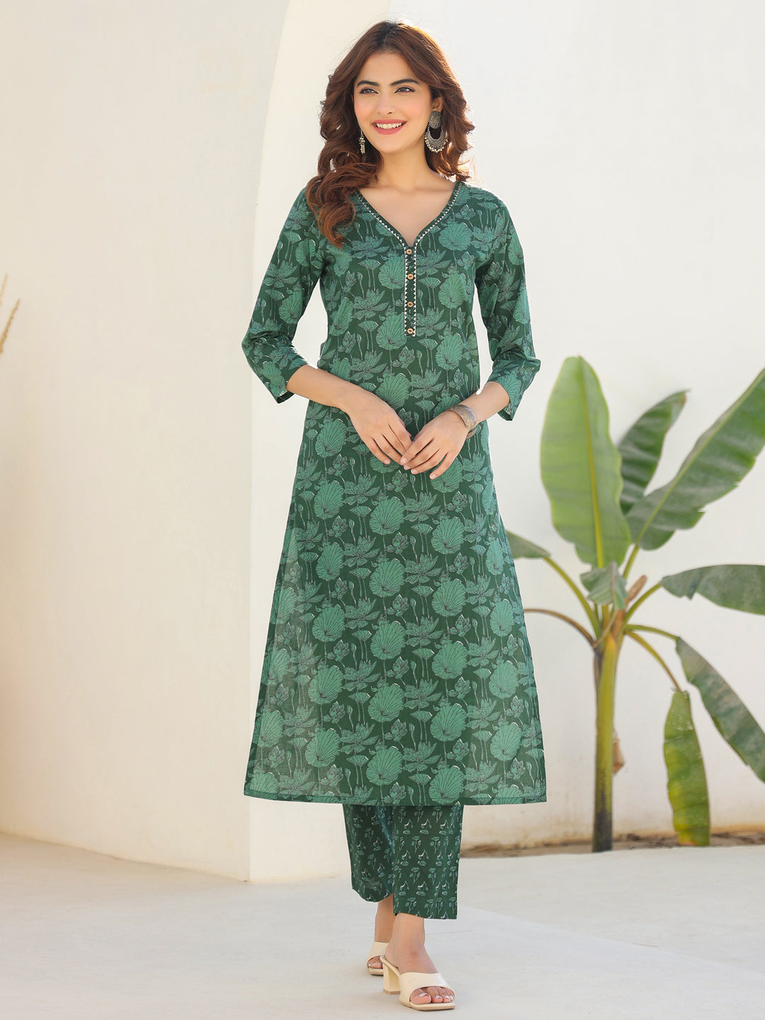 Janasya Dark Cotton Floral Straight Kurta Set 