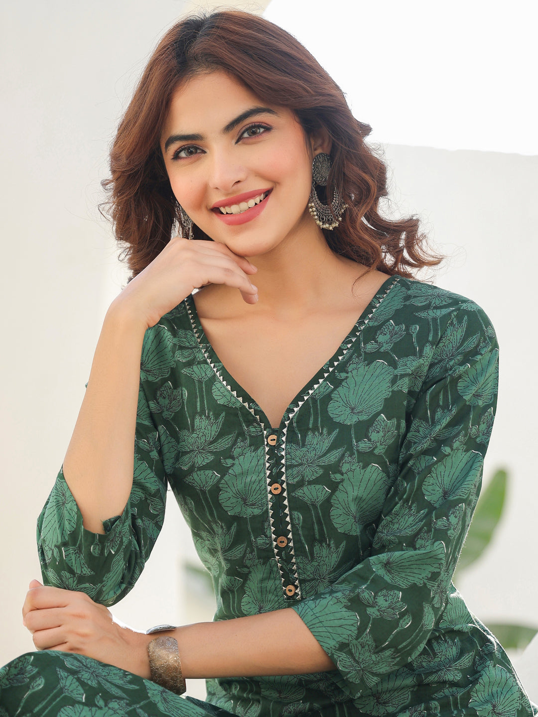 Janasya Dark Cotton Floral Straight Kurta Set 