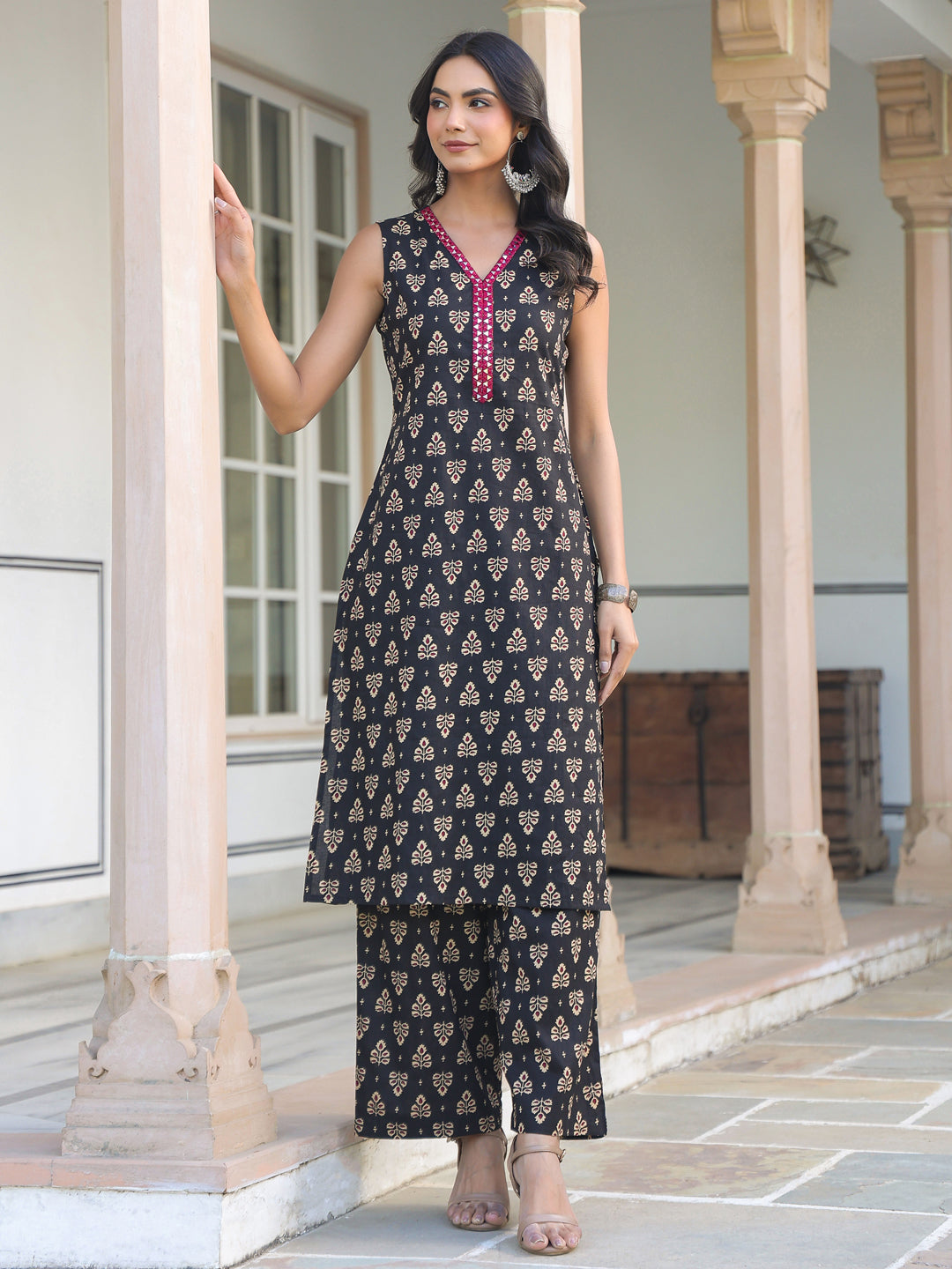 Janasya Dark Cotton Floral Straight Kurta Set 