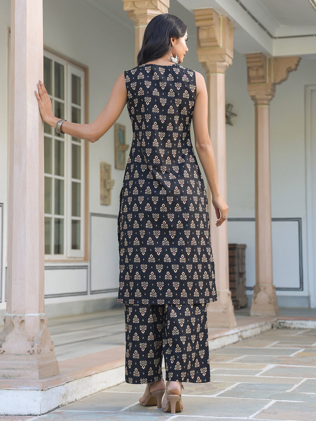 Janasya Dark Cotton Floral Straight Kurta Set 