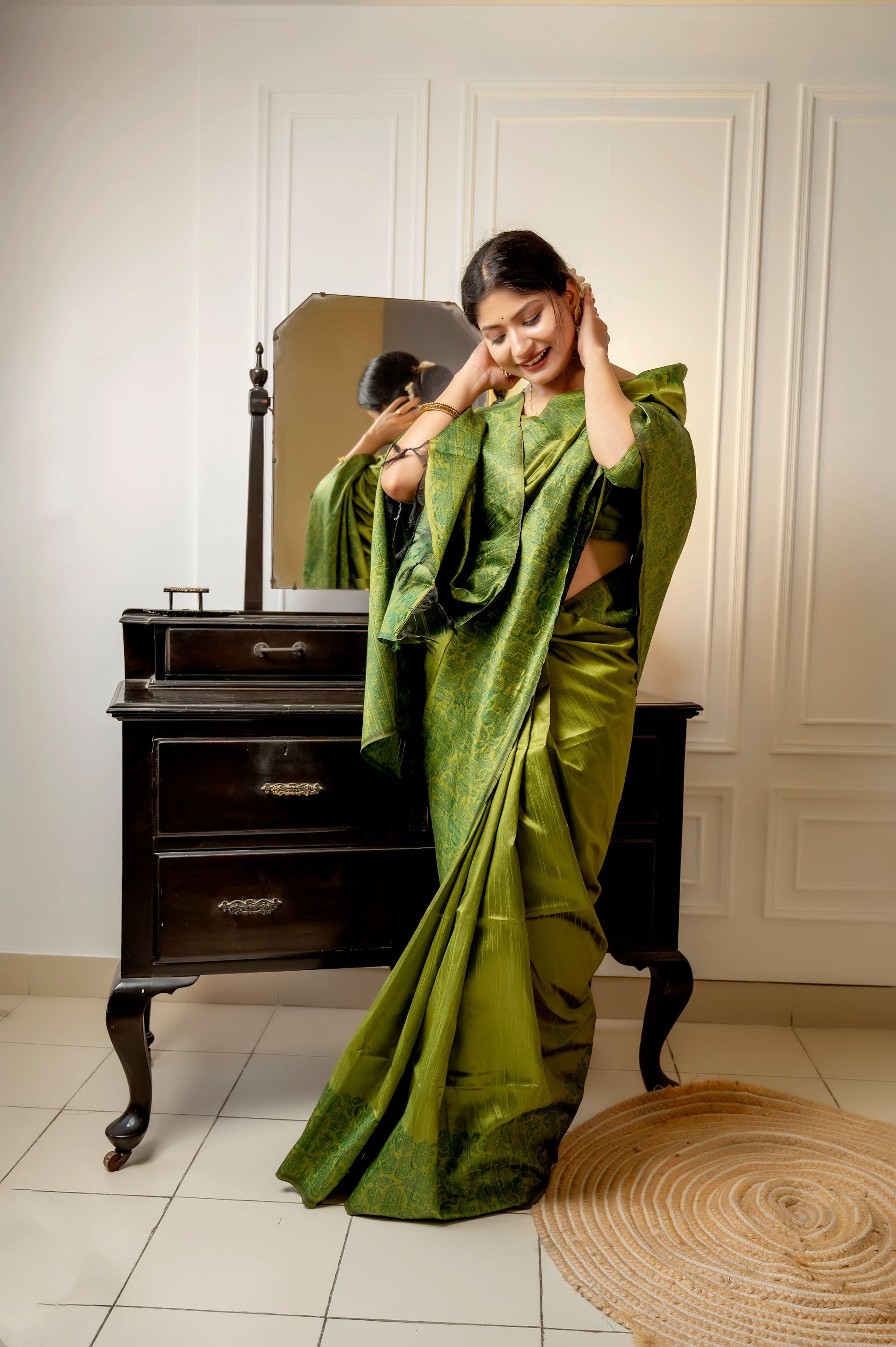 Jyoti Fashion Women's Green Handloom Raw Silk Weaving Designer Saree with Blouse | Swadesiicart