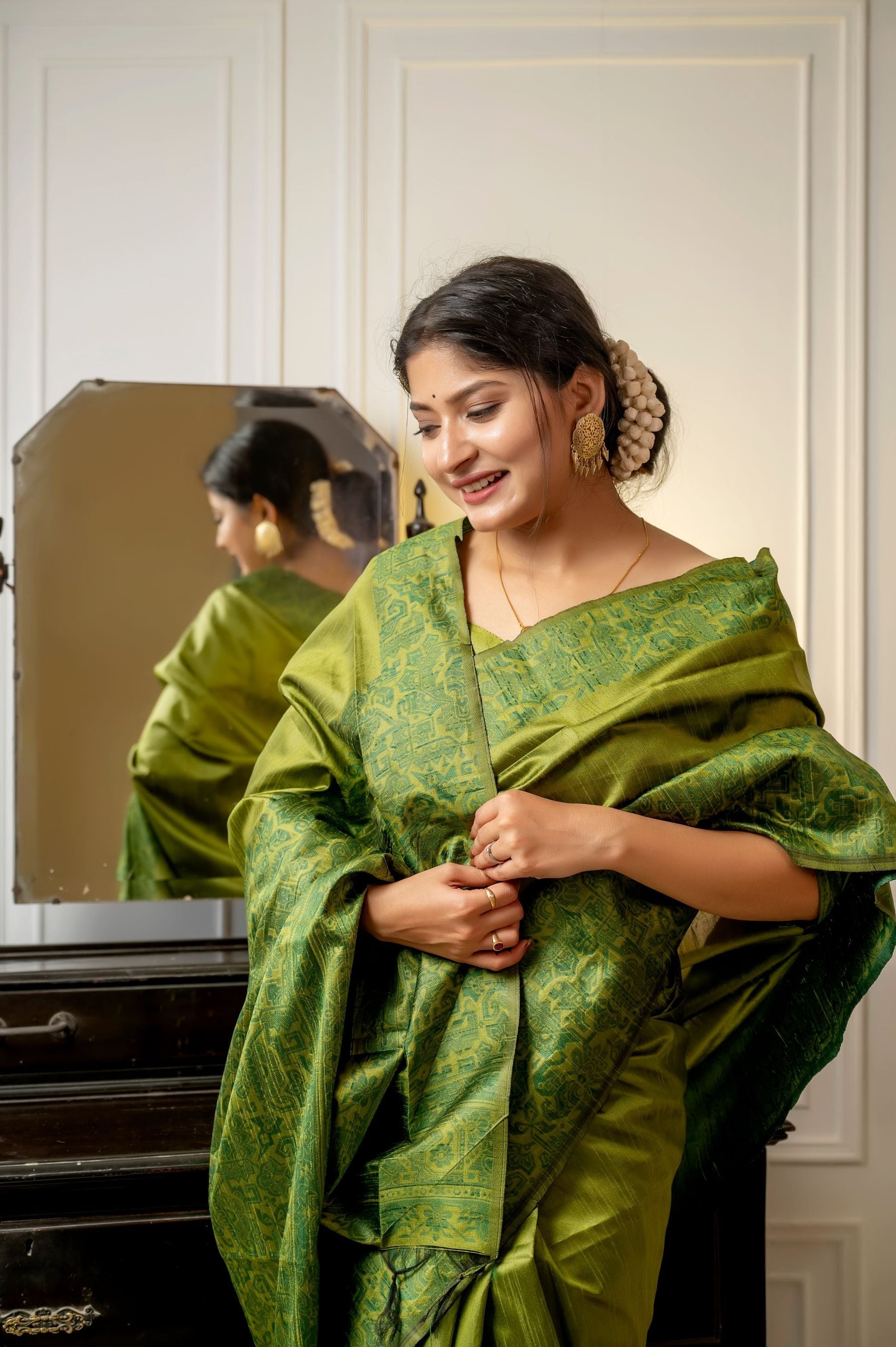 Jyoti Fashion Women's Green Handloom Raw Silk Weaving Designer Saree with Blouse | Swadesiicart