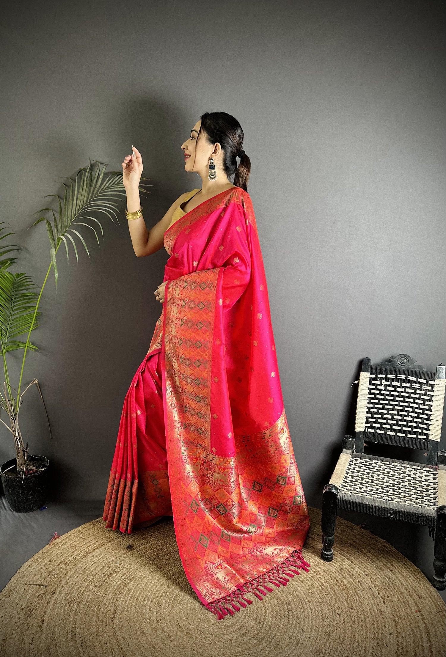 Joban Fashion Pink Soft Lichi Silk Multicolour Minakari Weaving Saree