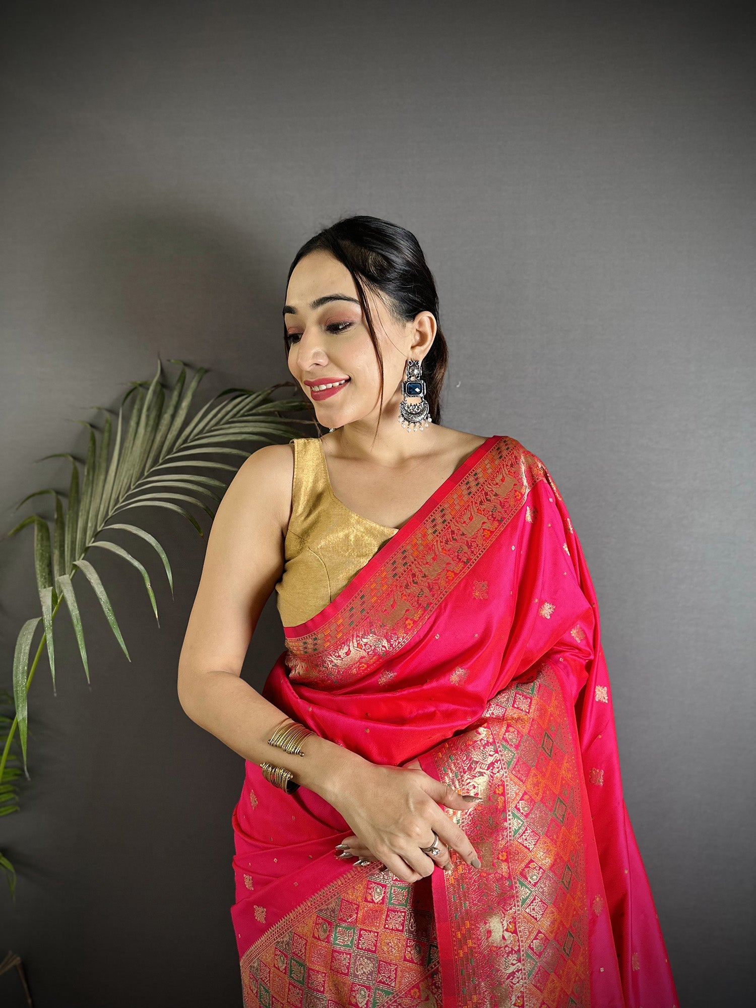 Joban Fashion Pink Soft Lichi Silk Multicolour Minakari Weaving Saree