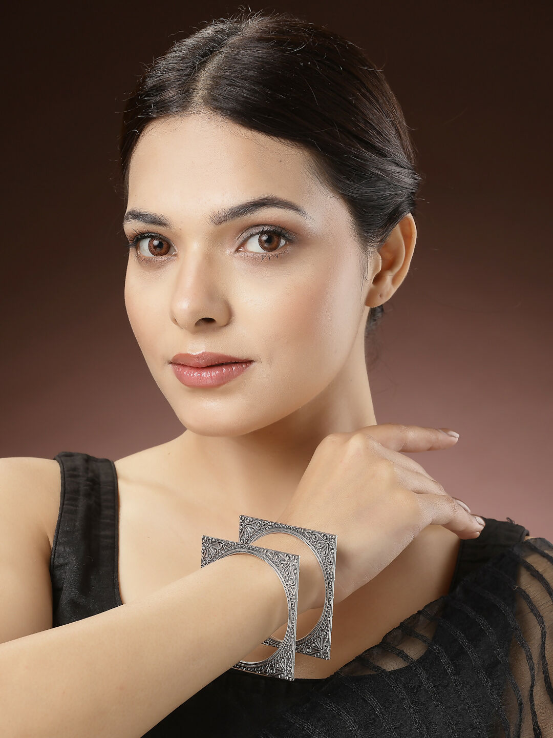 NVR Women's Set of 2 Silver-Toned Oxidized Square Shaped Bangles 