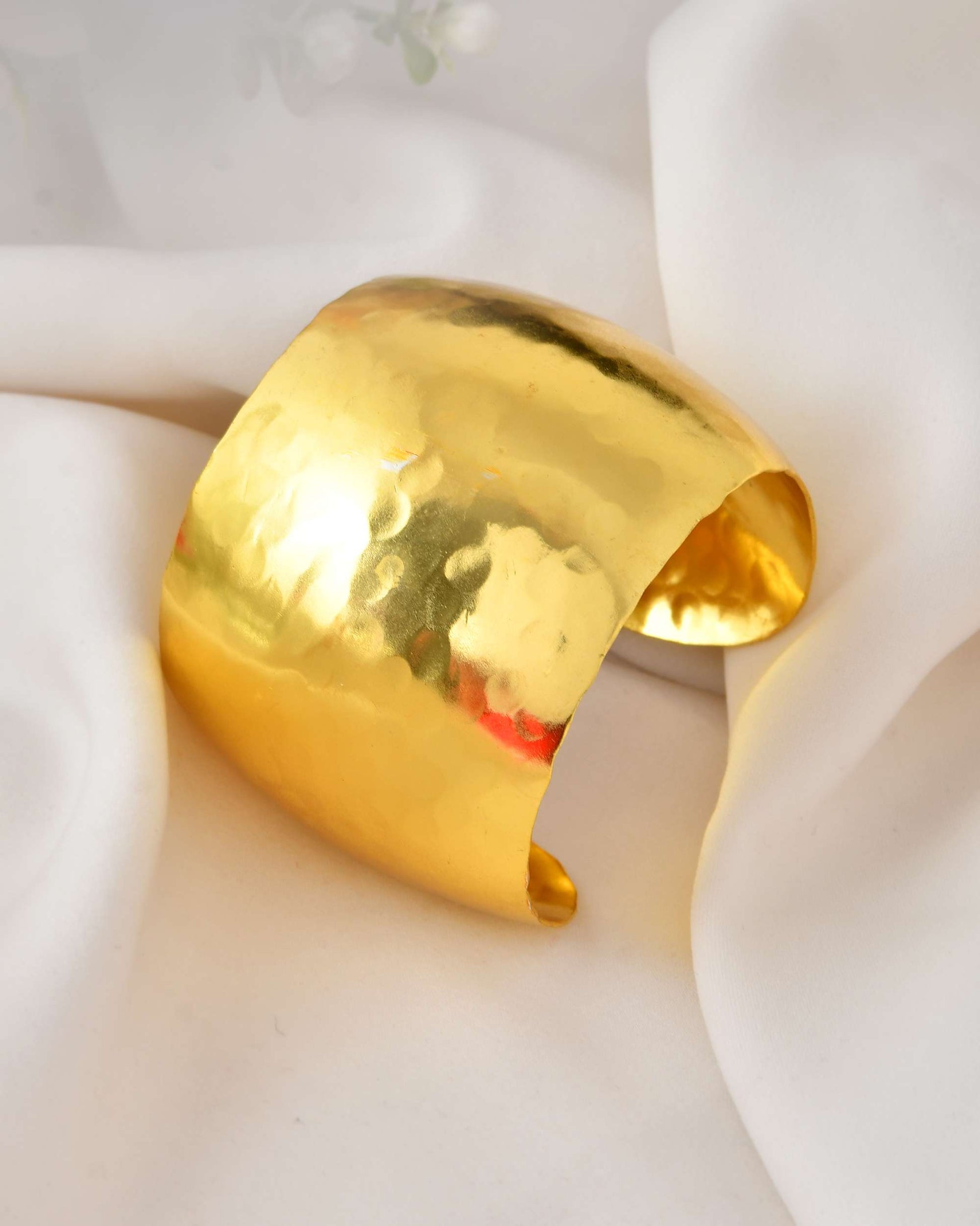 Jewels Nest Statement Golden Cuff Bracelet – Bold Golden Statement Cuff Bracelet 