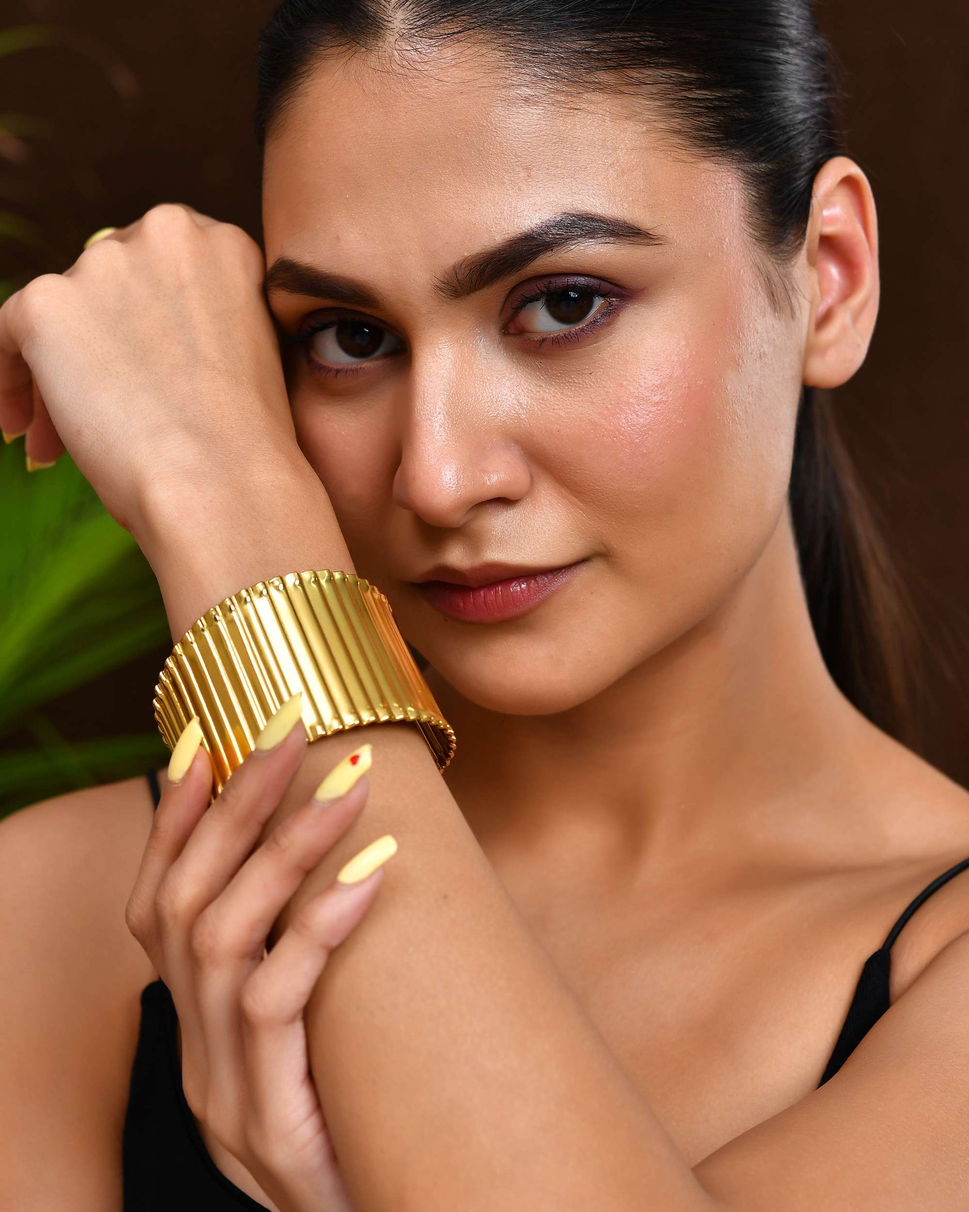 Jewels Nest Textured Vertical Line Gold Cuff Bracelet 
