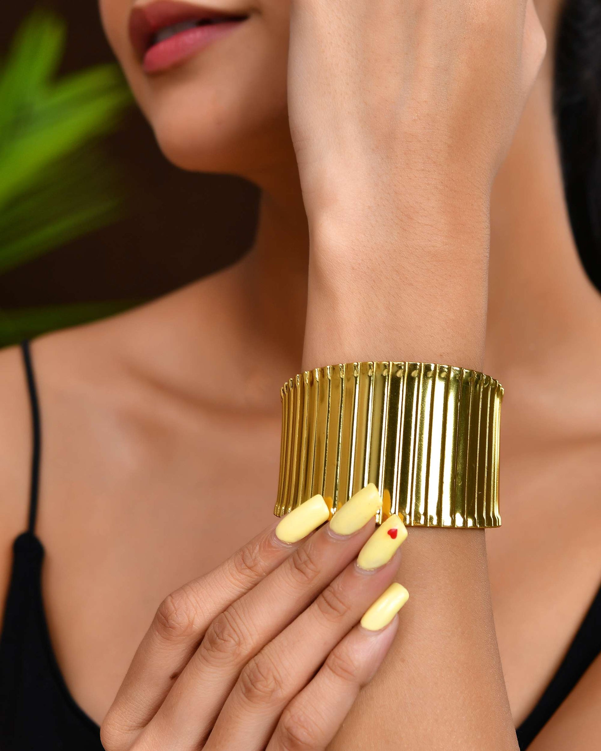 Jewels Nest Textured Vertical Line Gold Cuff Bracelet 