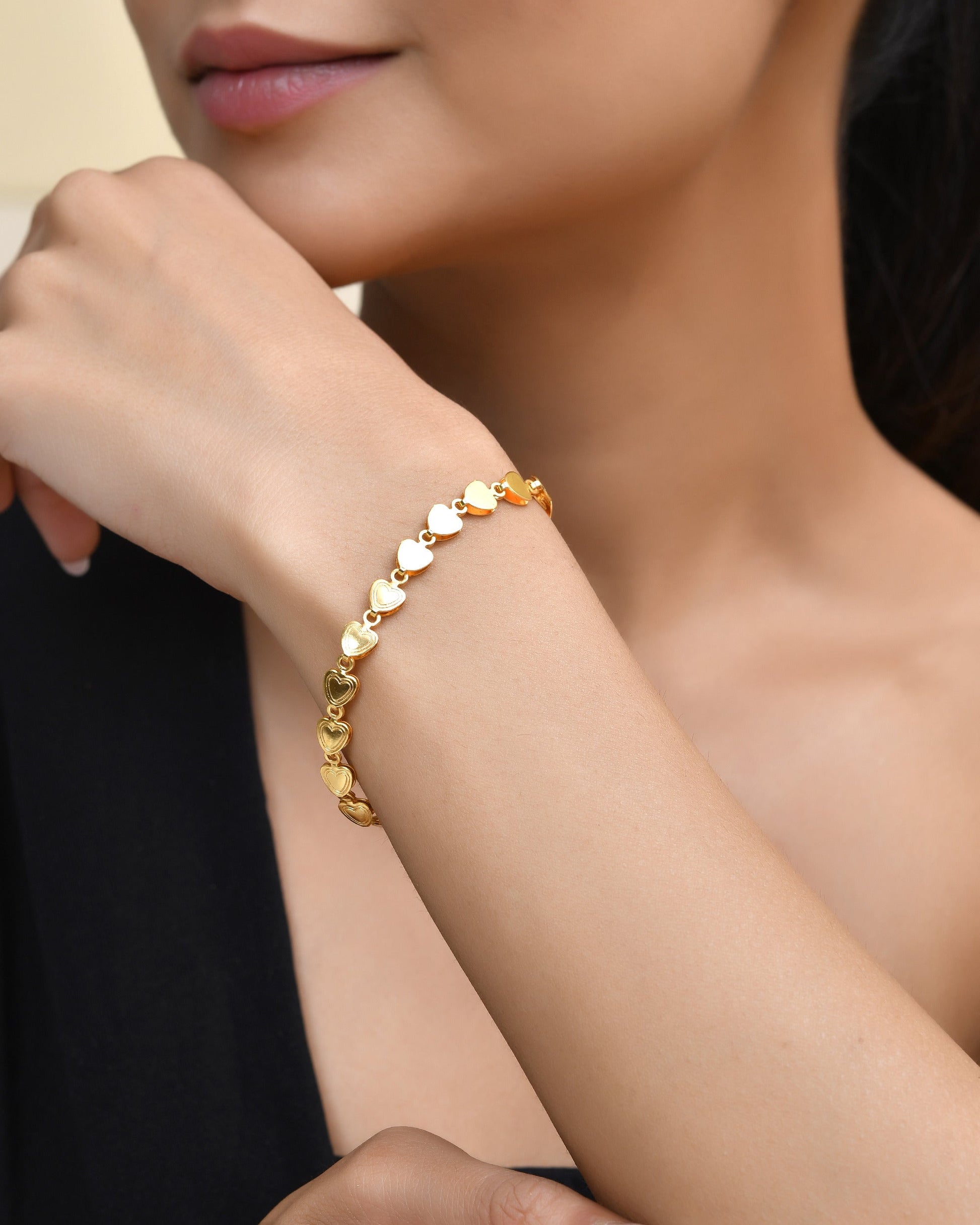 Jewels Nest Elegant Fancy Gold Bracelet with Heart-Shaped Links Jewels Nest