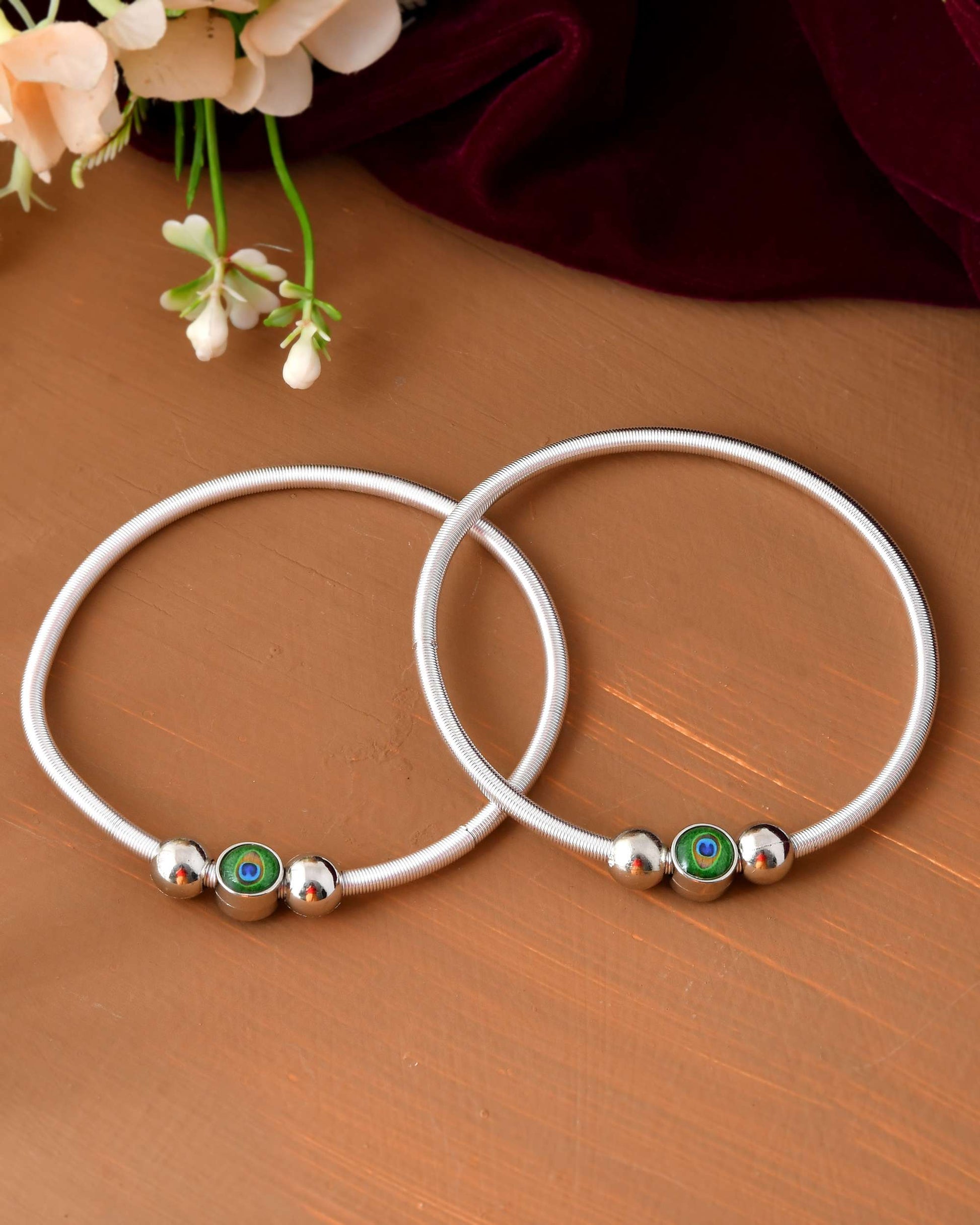 Jewels Nest Contemporary Wire-Style Silver Anklet with Peacock Design Bead 