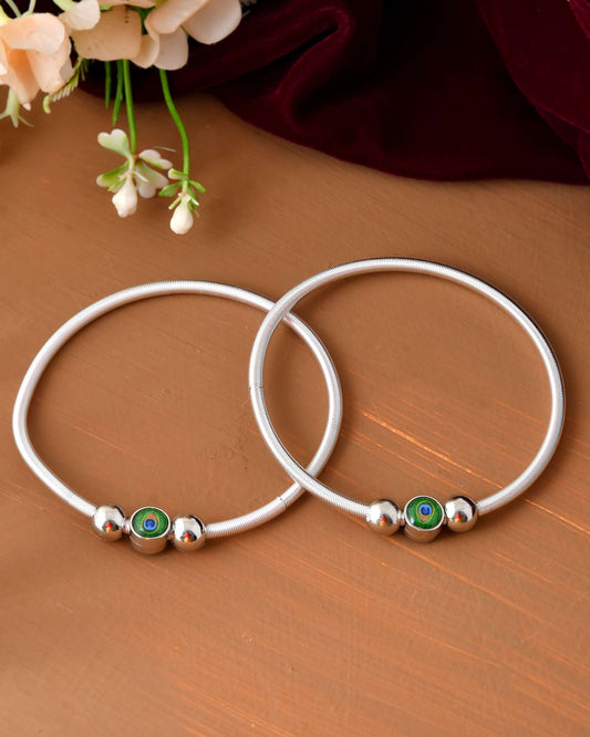 Jewels Nest Contemporary Wire-Style Silver Anklet with Peacock Design Bead 