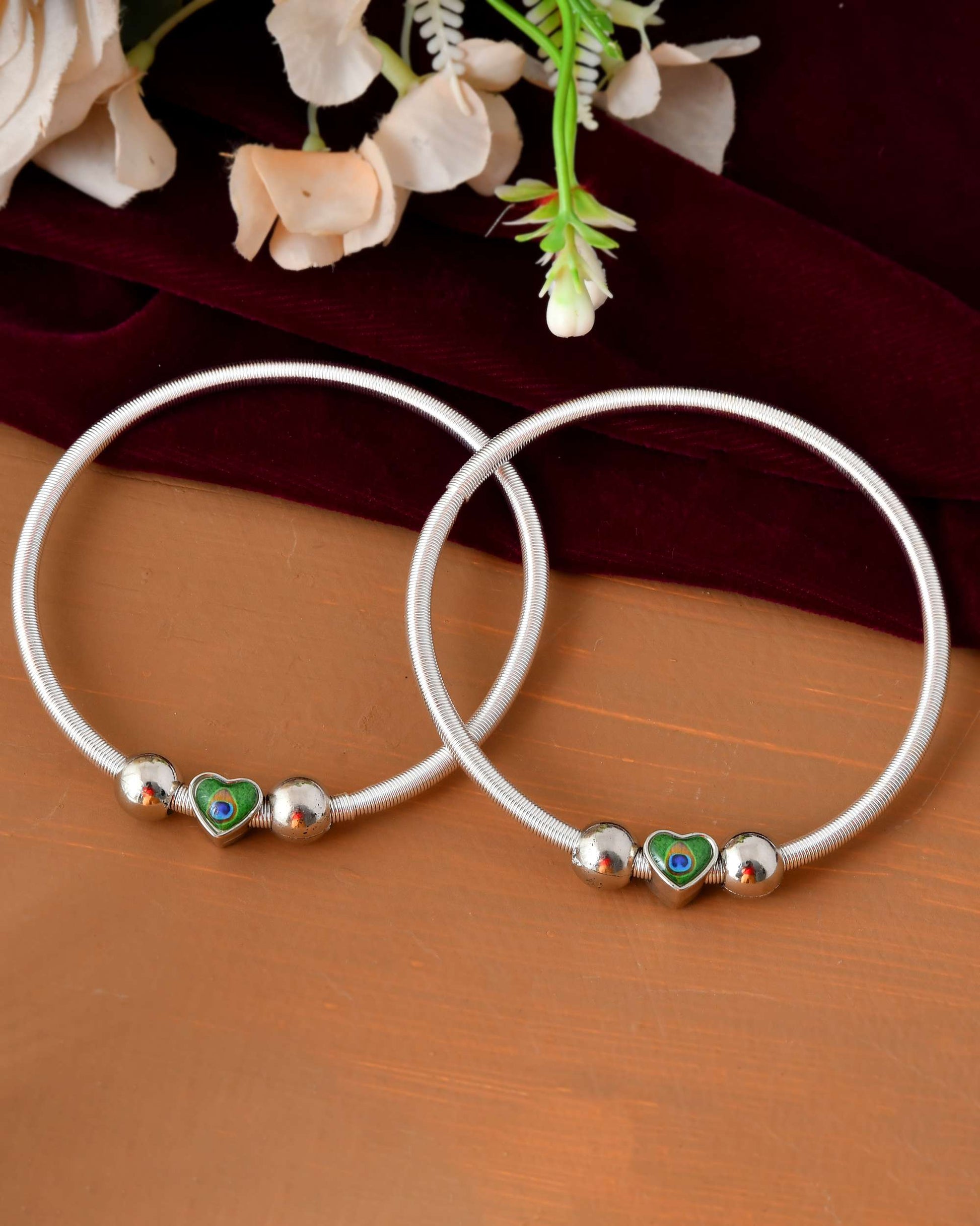 Jewels Nest Set of 2 Silver-Plated Stainless Steel Heart-Shaped Peacock Stone Beaded Anklets 