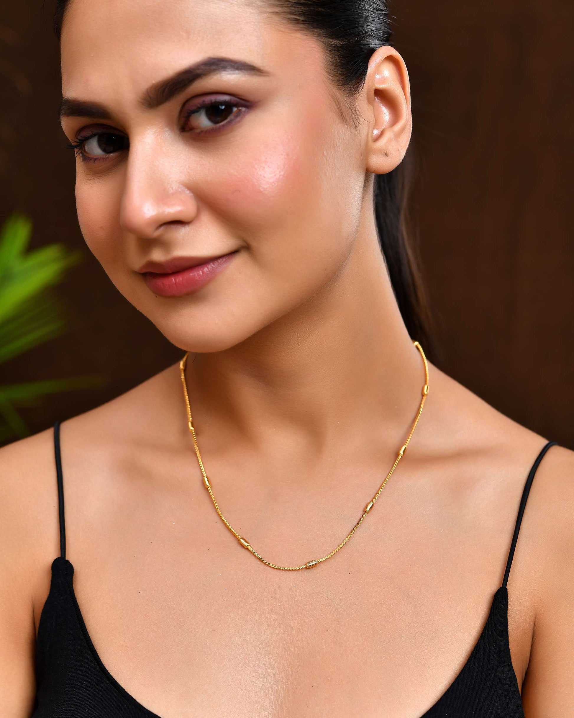Jewels Nest Classic Golden Chain with Knurled Cylinder Detailing 