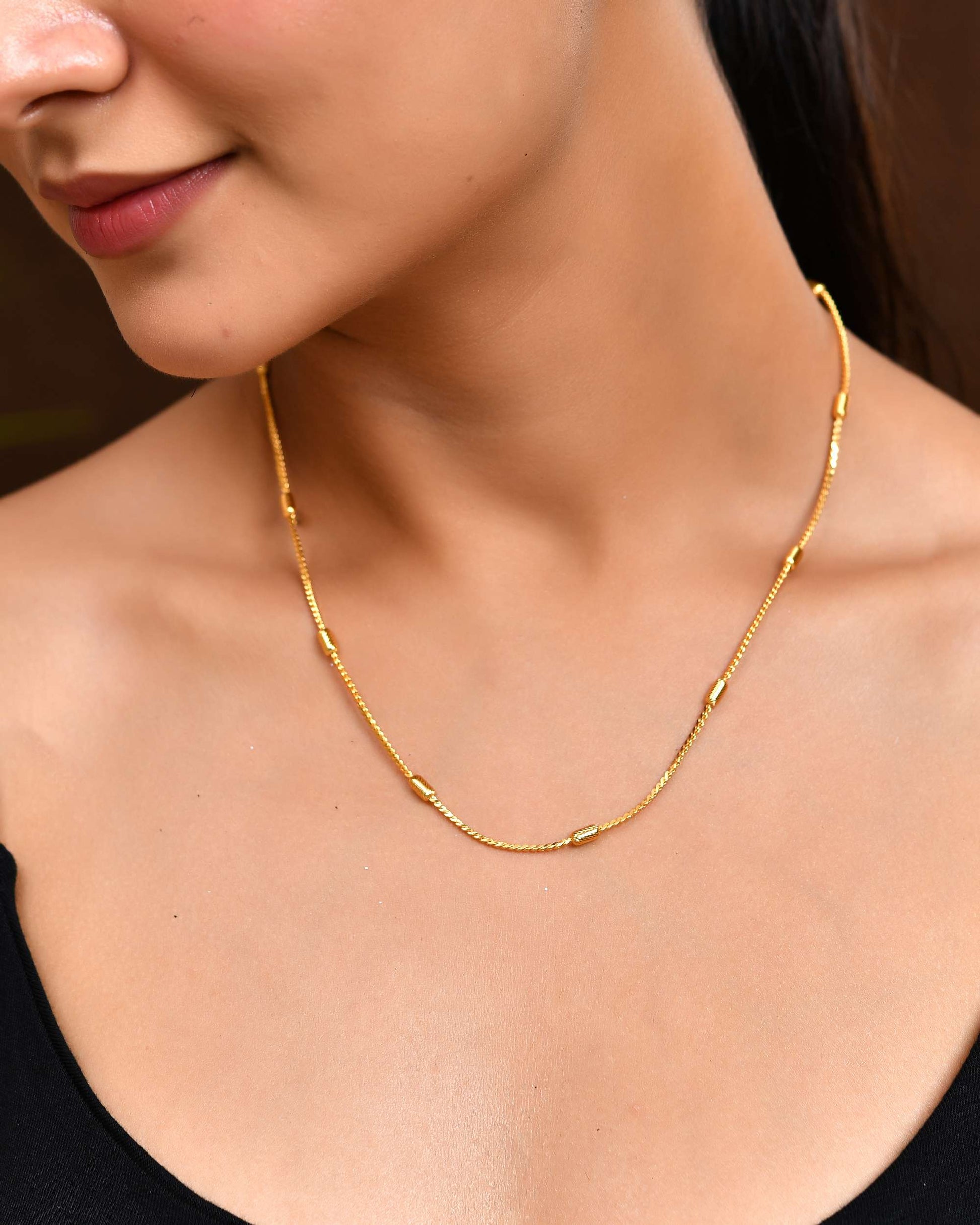 Jewels Nest Classic Golden Chain with Knurled Cylinder Detailing 