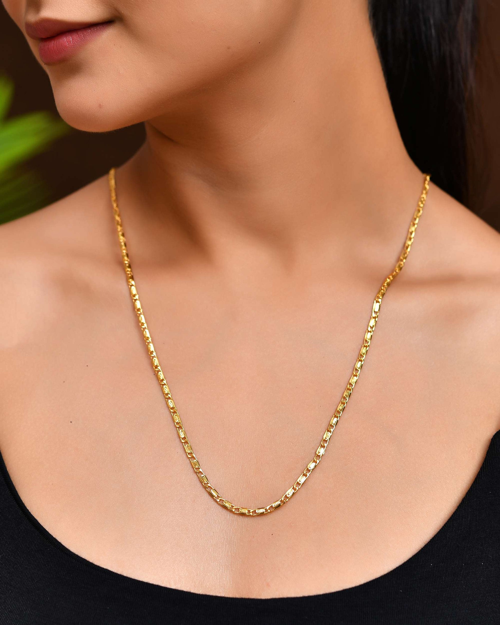 Jewels Nest Textured Rectangle Link Chain in Gold Finish 