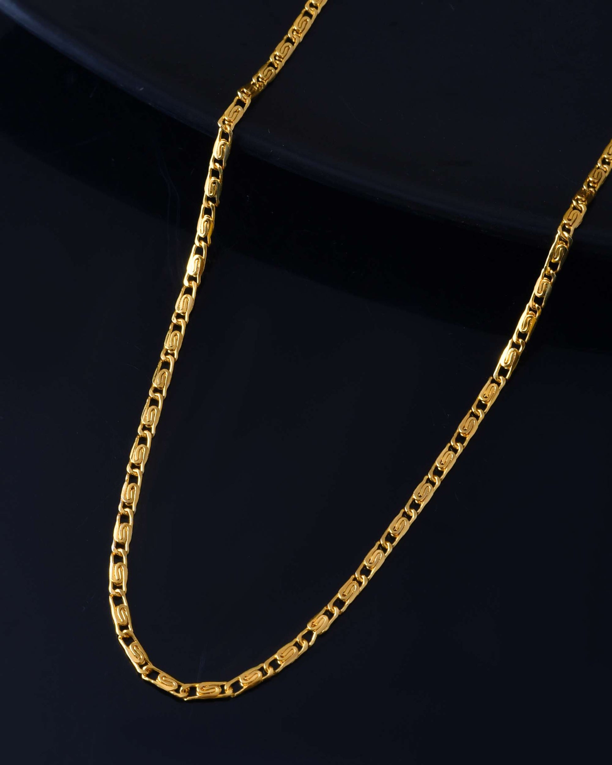 Jewels Nest Textured Rectangle Link Chain in Gold Finish 