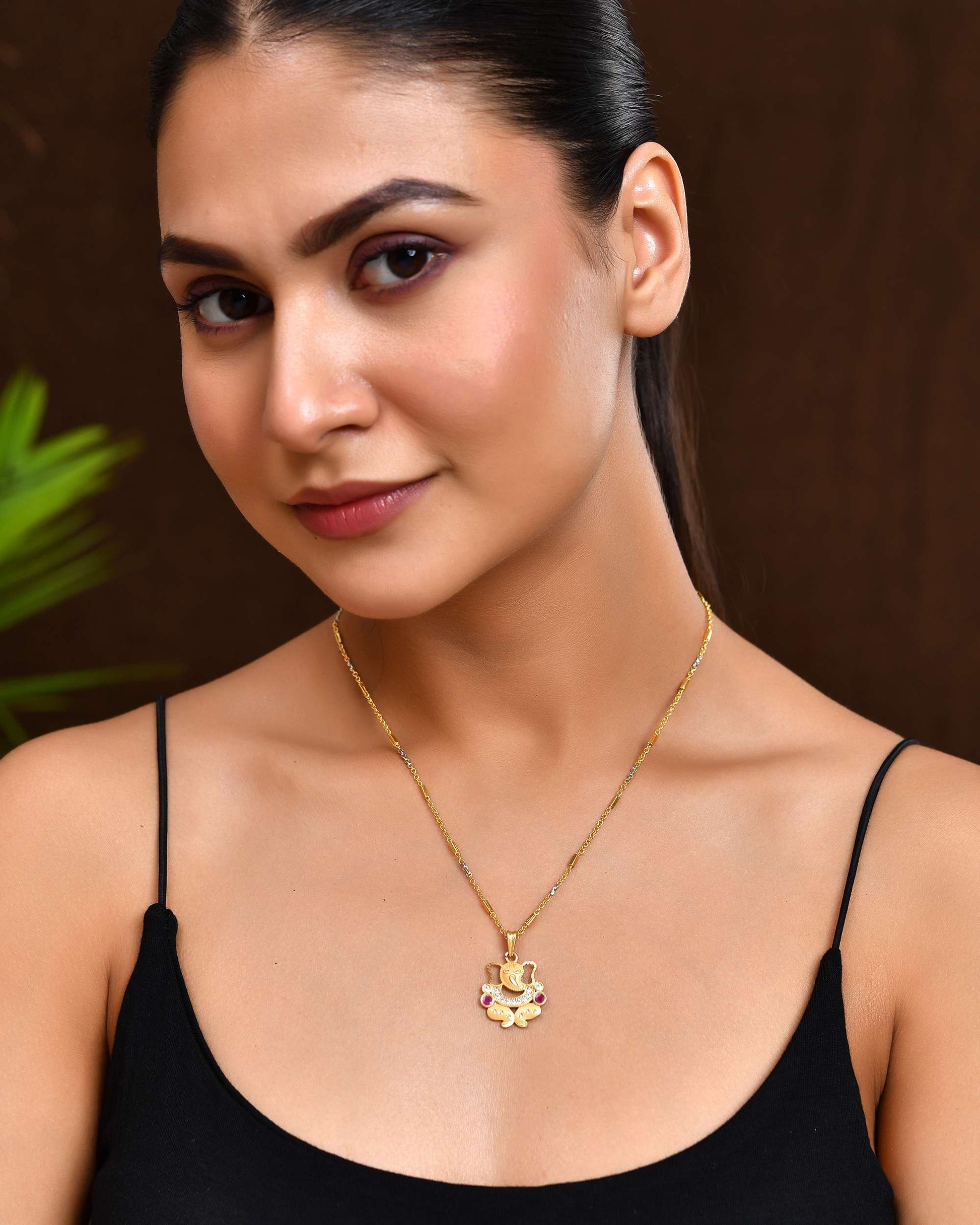 Jewels Nest Traditional Gold-Tone Pendant Chain with Ruby Accents 