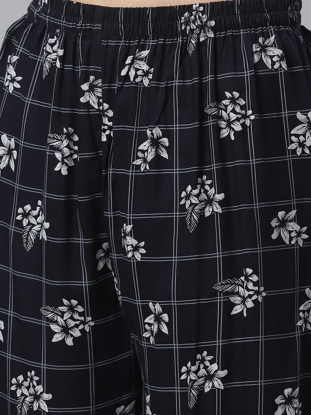 Jompers Women Black & White Floral Printed Kurta with Palazzos