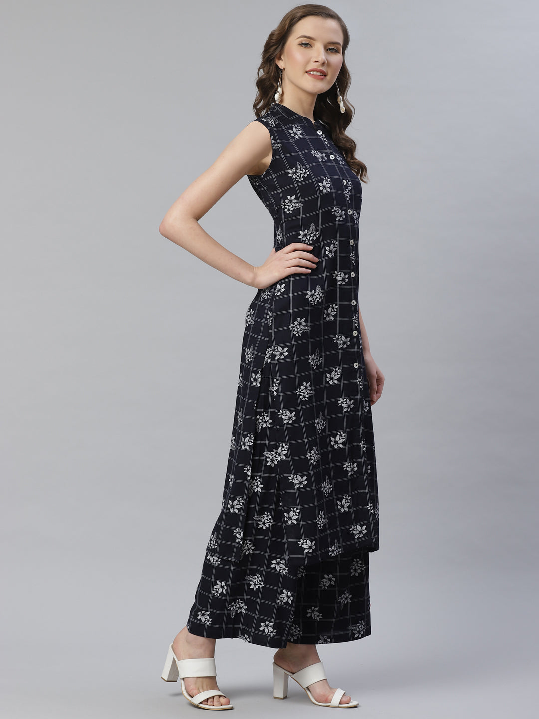 Jompers Women Black & White Floral Printed Kurta with Palazzos